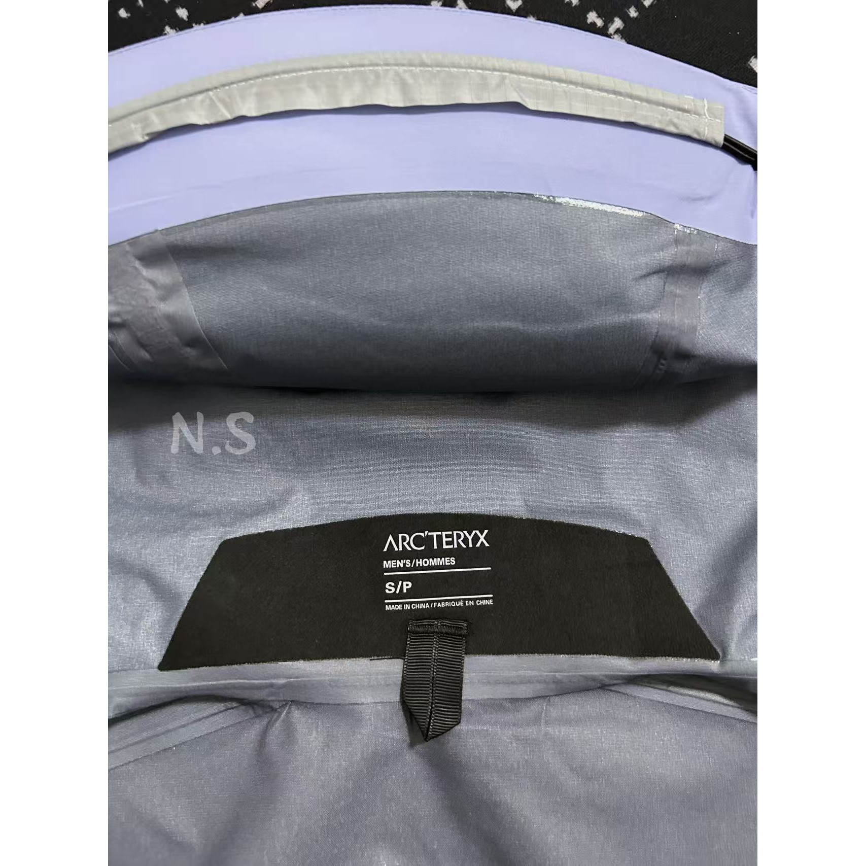 <p>Arc'teryx Beta系列 SL GORE-TEX 硬壳刺绣连帽防水防风透气冲锋衣 (月石紫)</p>