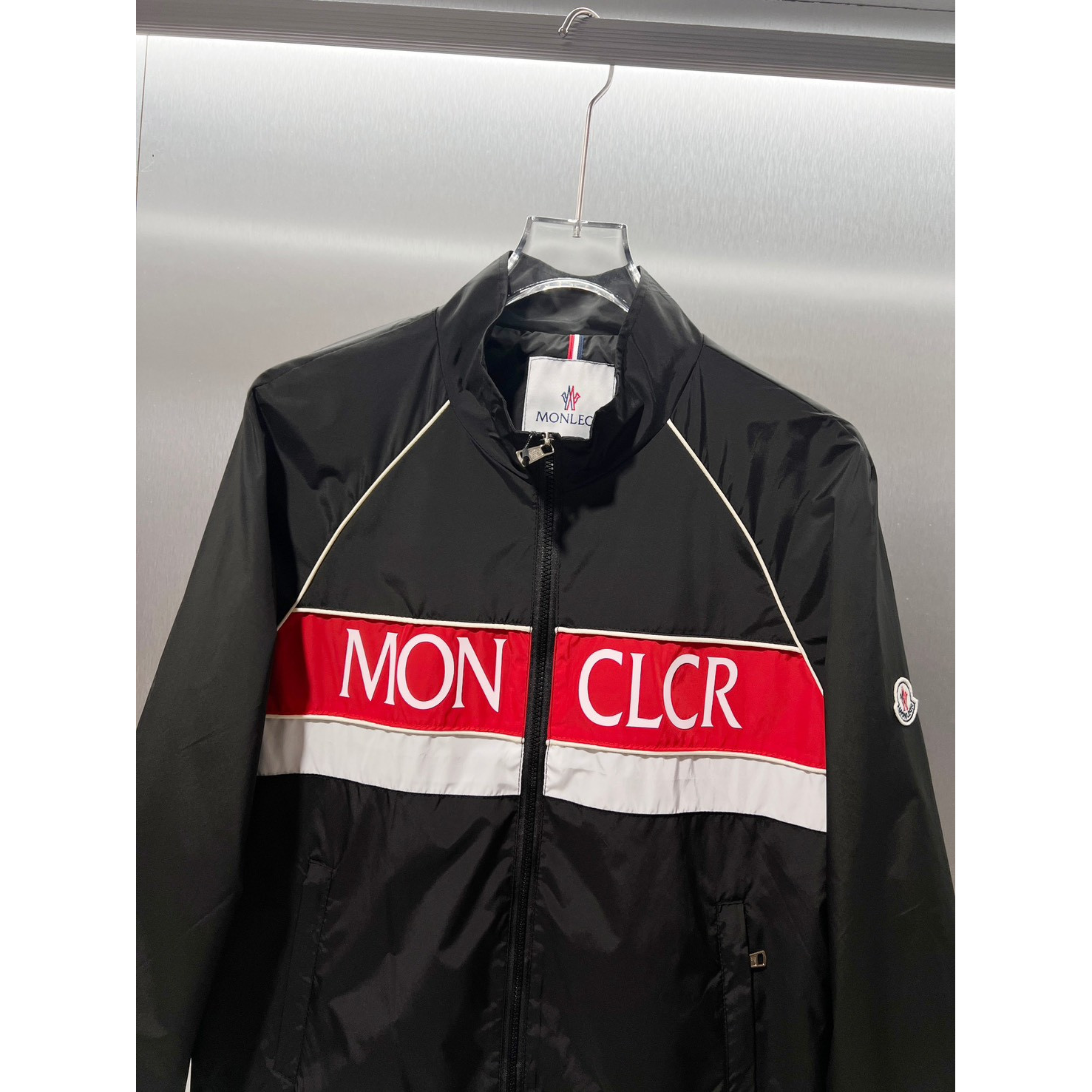 <p>MONCLER&nbsp;夹克外套(黑)</p>