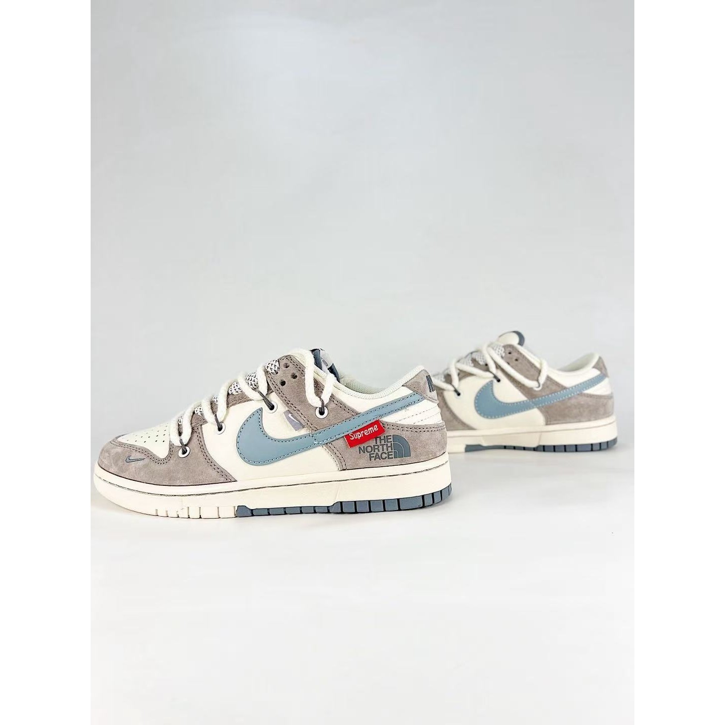 <p>NIKE DUNK SB LOW 白灰藍</p>