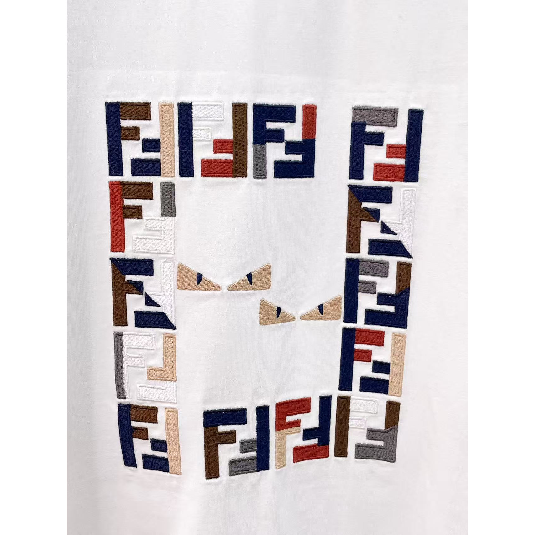 <p>FENDI 专柜新款短袖T恤(白)</p>