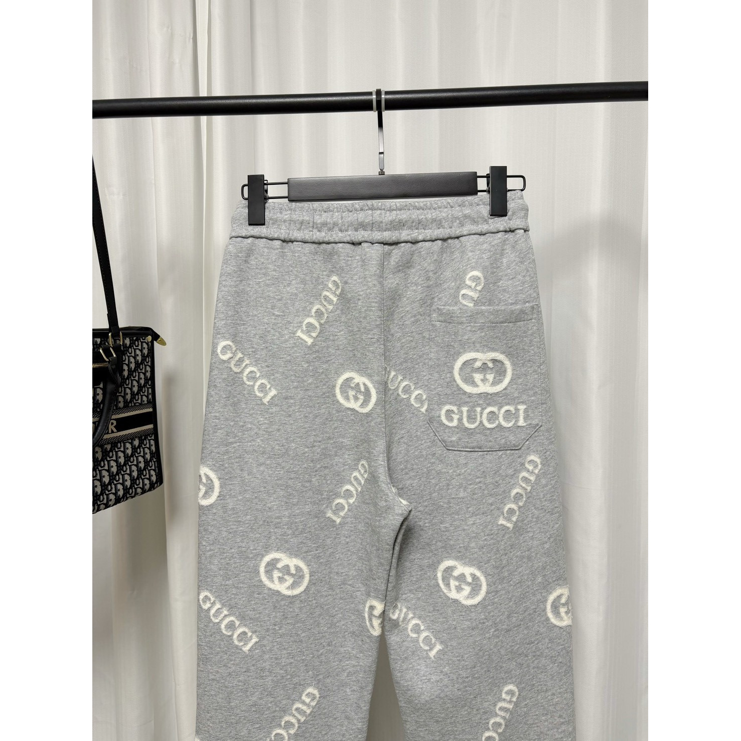 <p>Gucci 烧花工艺休闲长裤(灰)</p>