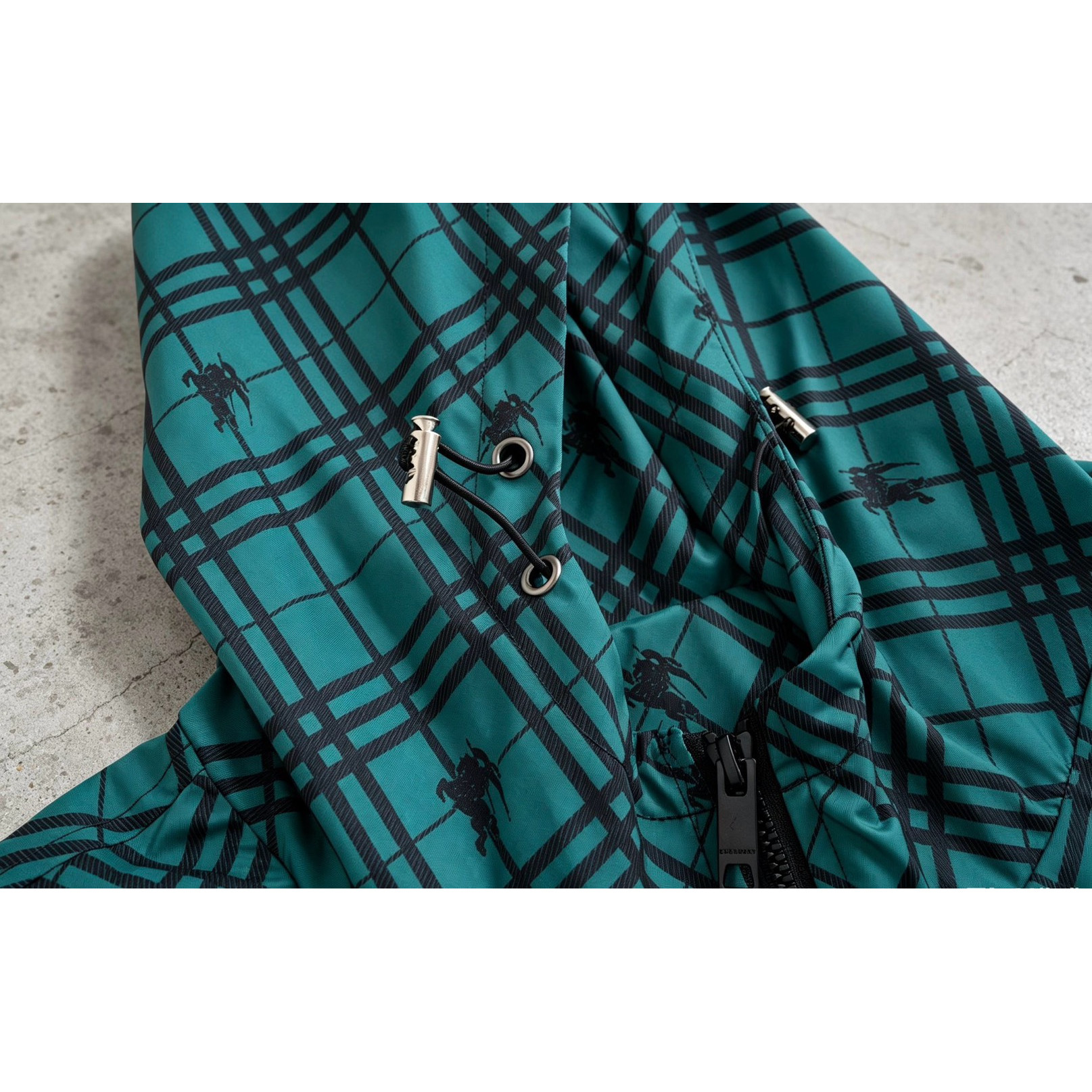 <p>Burberry 夹克外套</p>