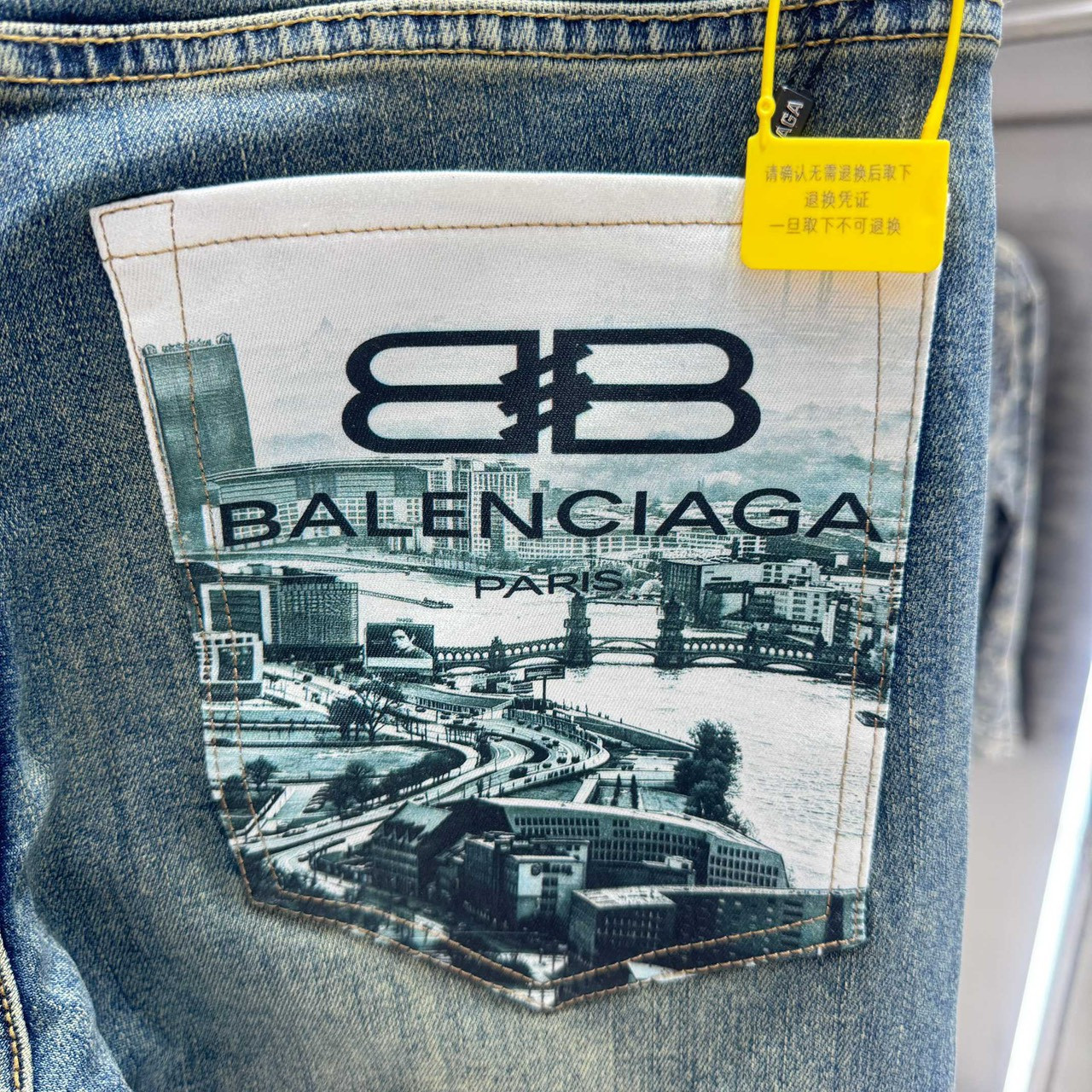<p>Balenciaga 直筒牛仔裤(蓝色)</p>