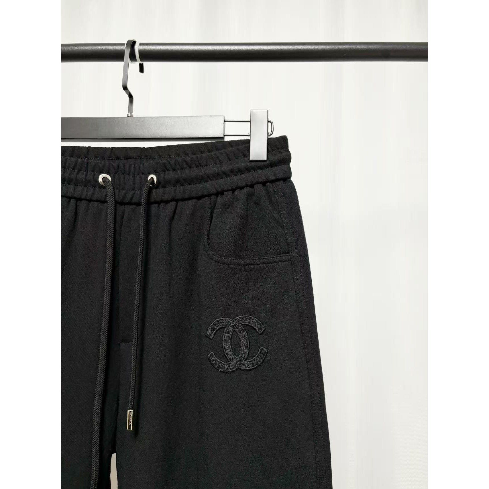 <p>Chanel 休闲长裤(黑)</p>