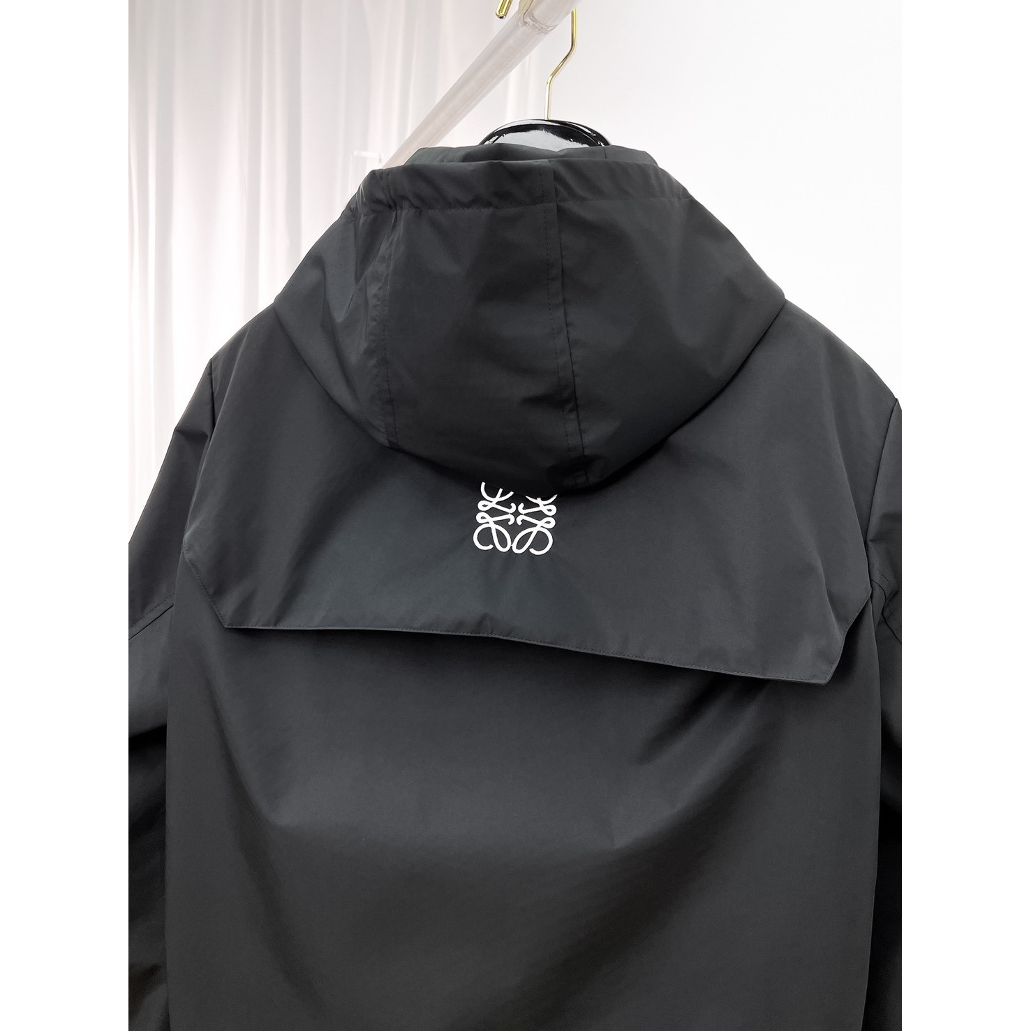 <p>LOEWE 男士夹克外套(黑)</p>