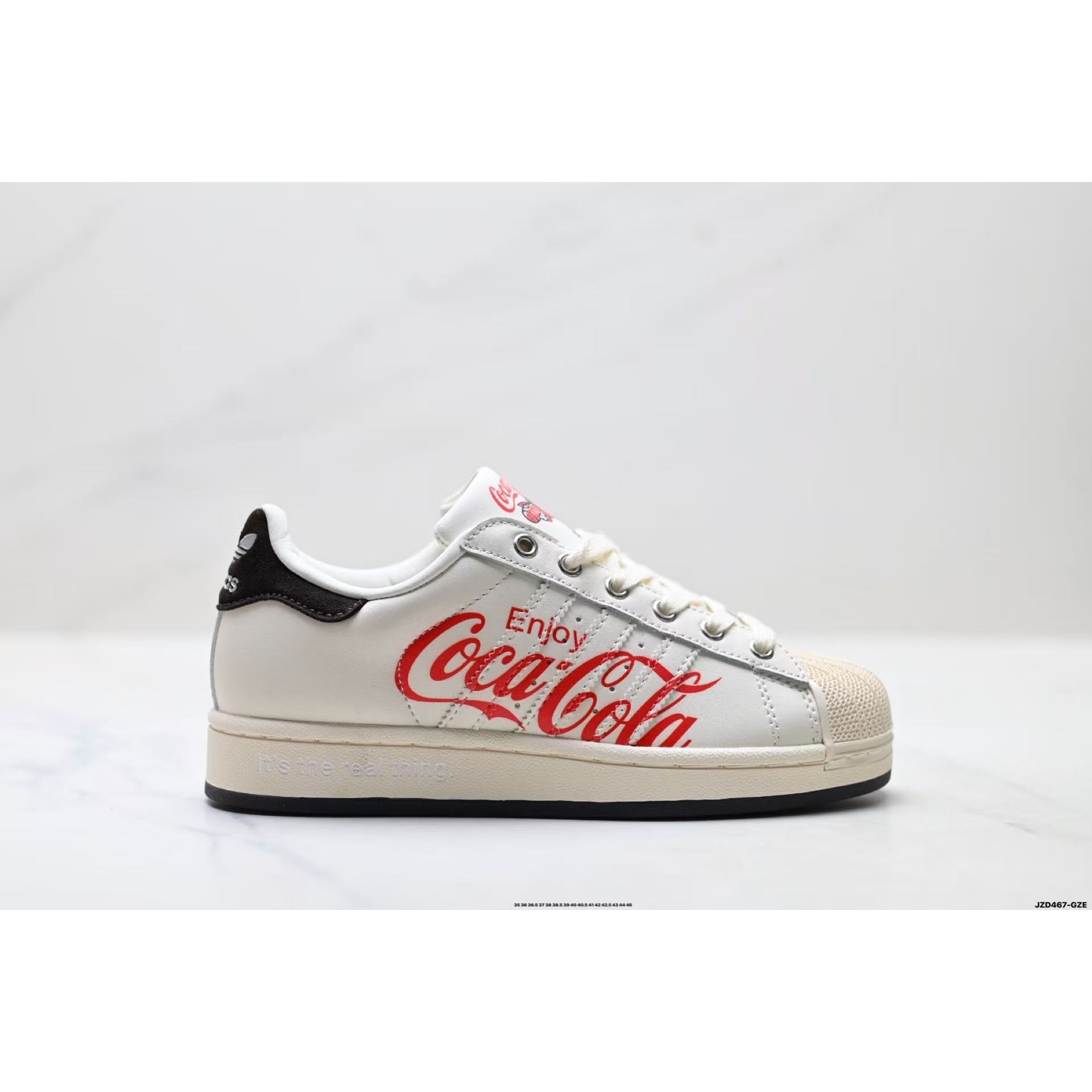 <p>Adidas Coca Cola X SUPERSTAR 休闲运动板鞋(白)</p>