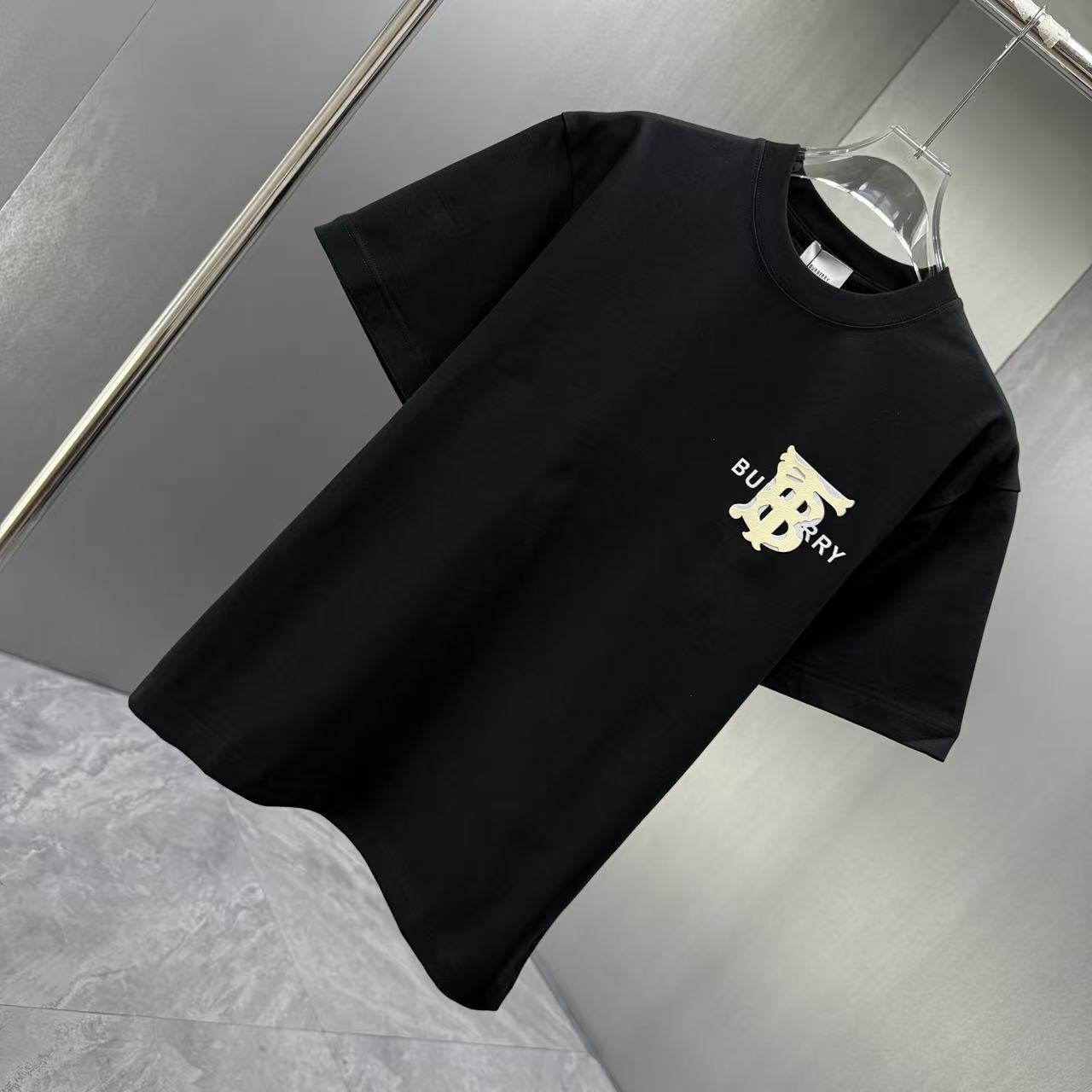<p>BURBERRY 短袖T恤(黑)</p>