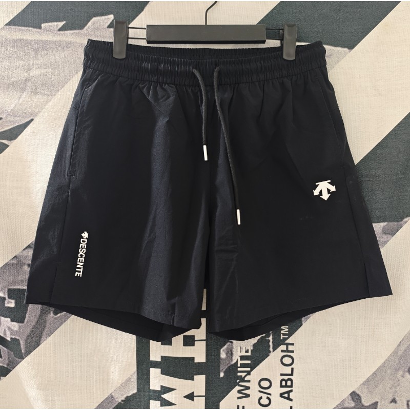 <p>DESCENTE 速乾短褲(黑)</p>