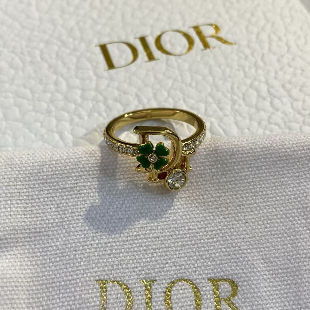 <p>DIOR 花卉字母大小珍珠戒指 6/7/8</p>