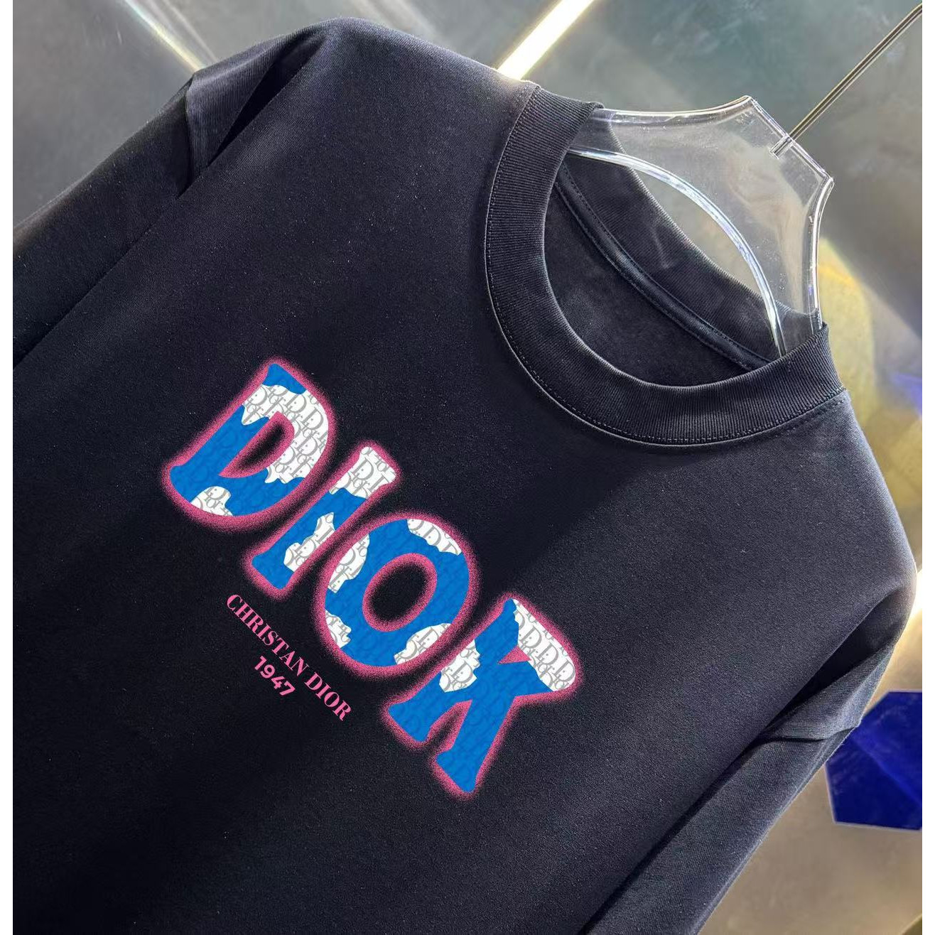 <p>DIOR&nbsp;圆领短袖T恤(黑)</p>