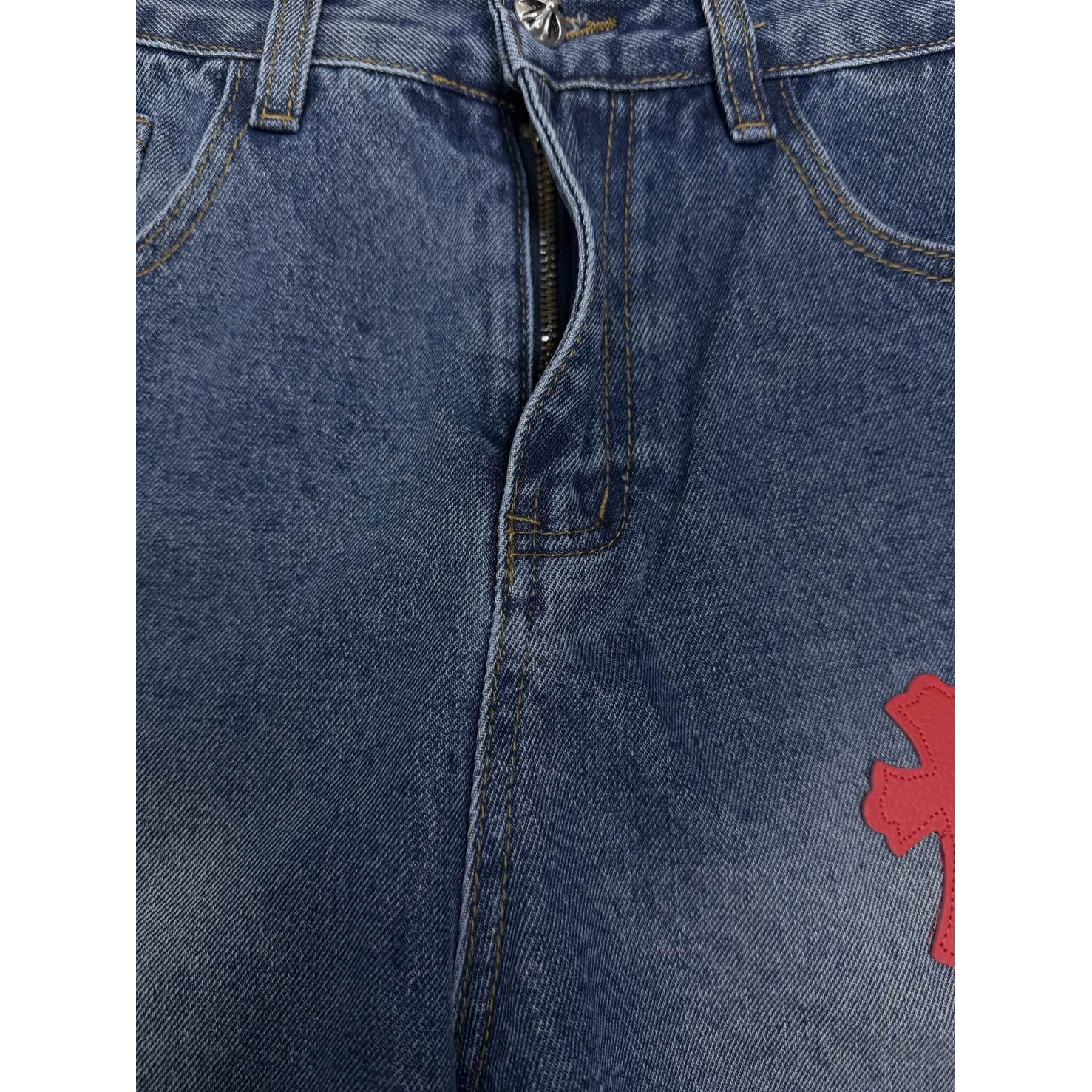 <p>CHROME HEARTS 红黄绿十字架牛仔裤</p>