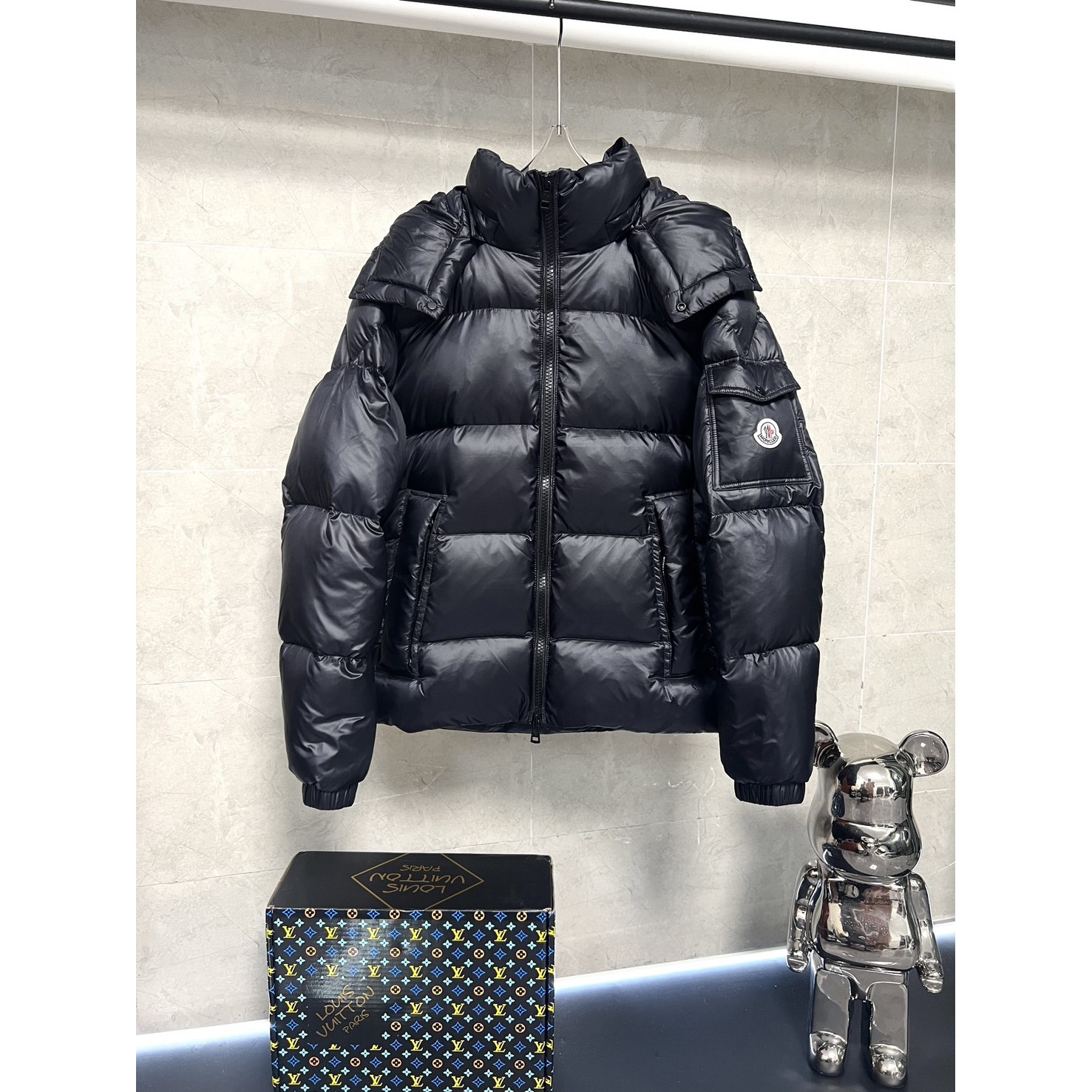 <p>Moncler 羽绒服 (黑)</p>