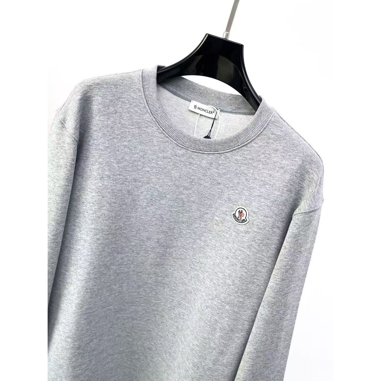 <p>MONCLER 圆领卫衣(灰)</p>