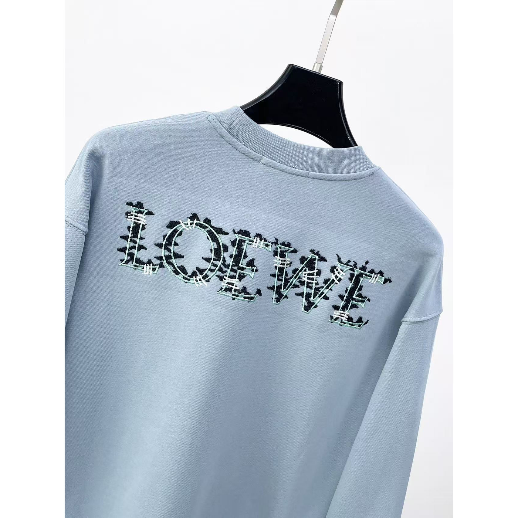 <p>LOEWE&nbsp;圓領長袖T恤(藍)</p>