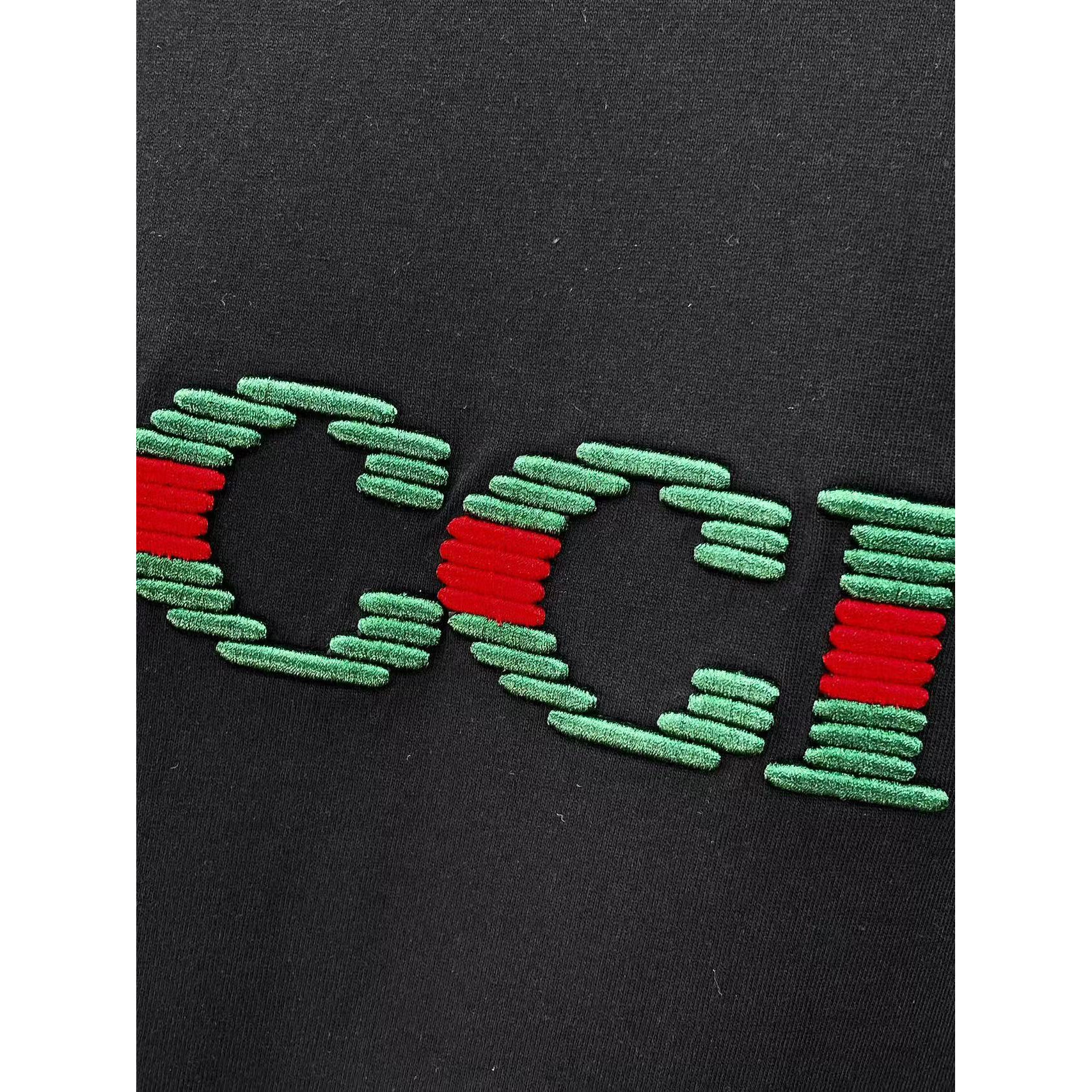 <p>GUCCI&nbsp;专柜新款短袖T恤(黑)</p>
