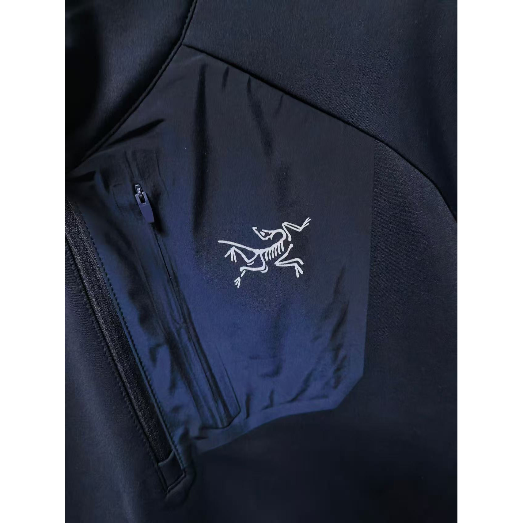 <p>Arc'teryx 半拉链口袋长袖打底(藏青)</p>