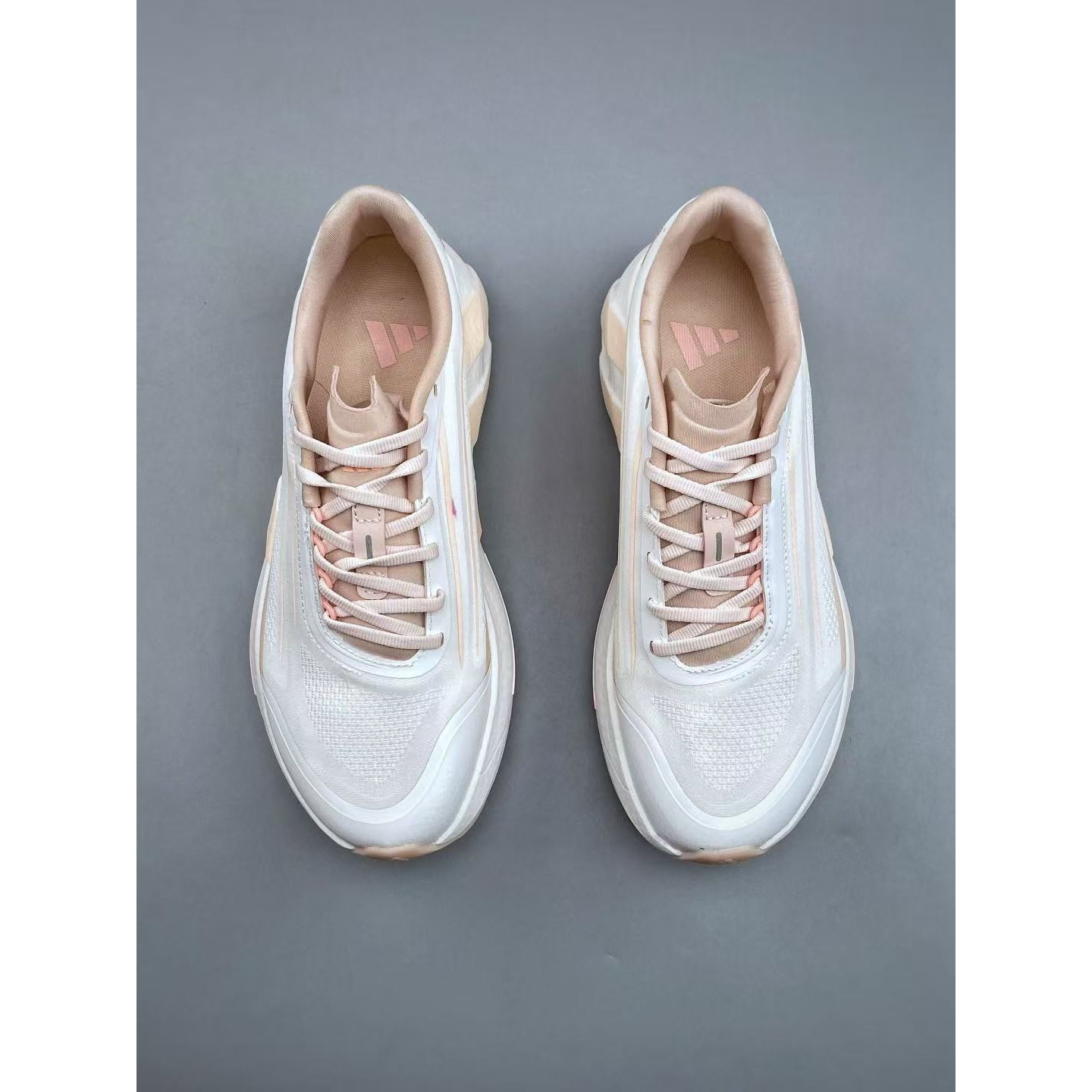 <p>Adidas HYPERBOOST LITE 低帮跑步鞋</p>