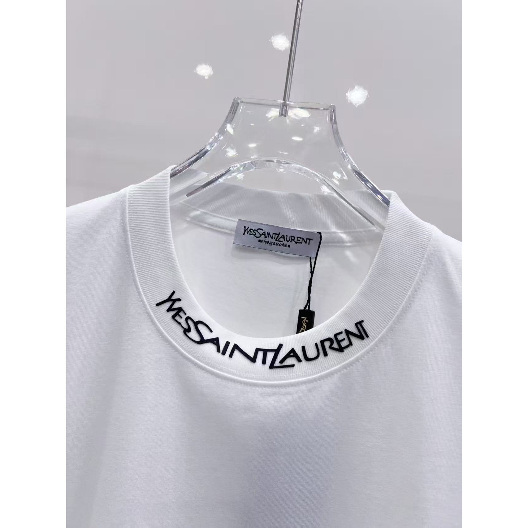 <p>YSL logo图案短袖(白)</p>