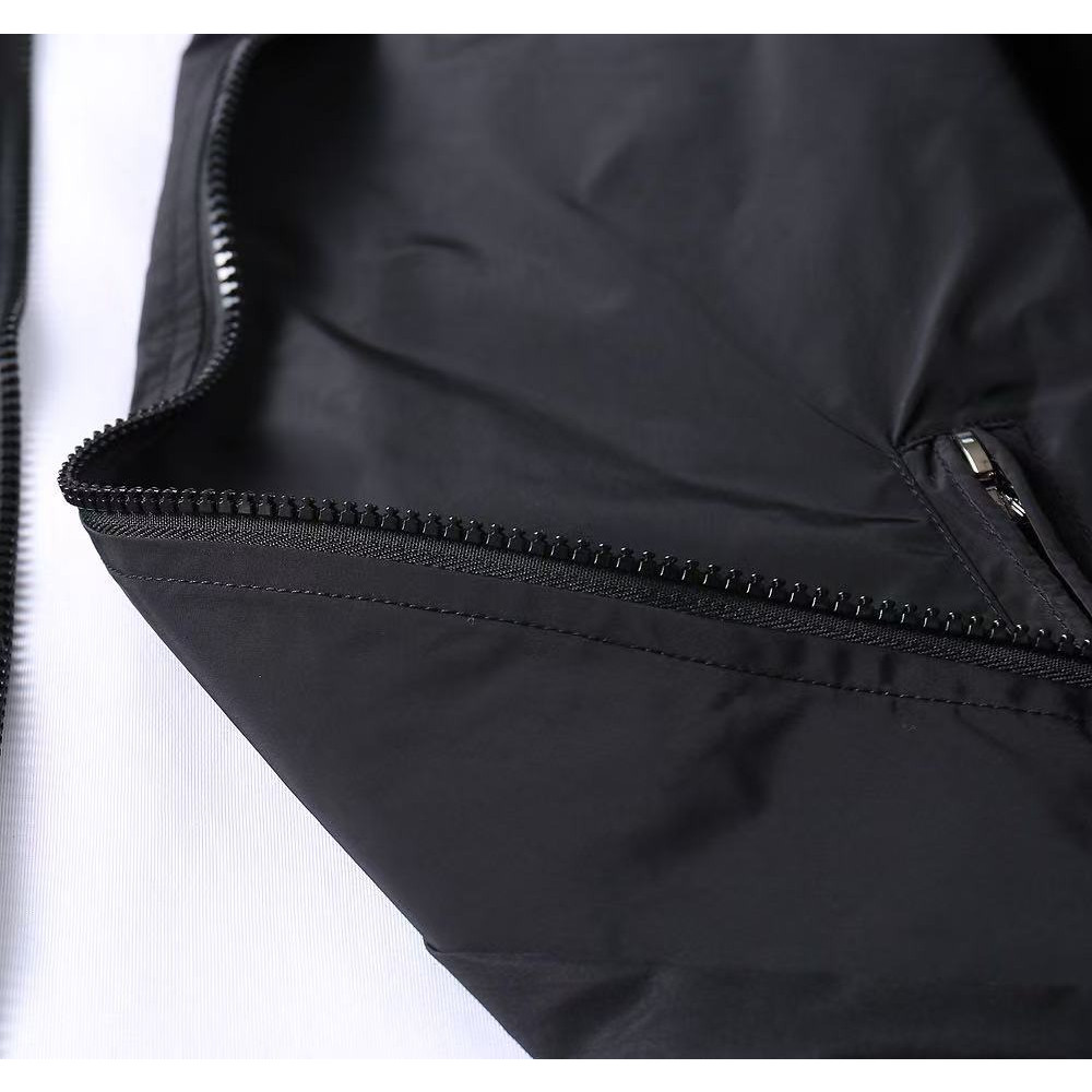 <p>MONCLER 男士夹克外套(黑)</p>
