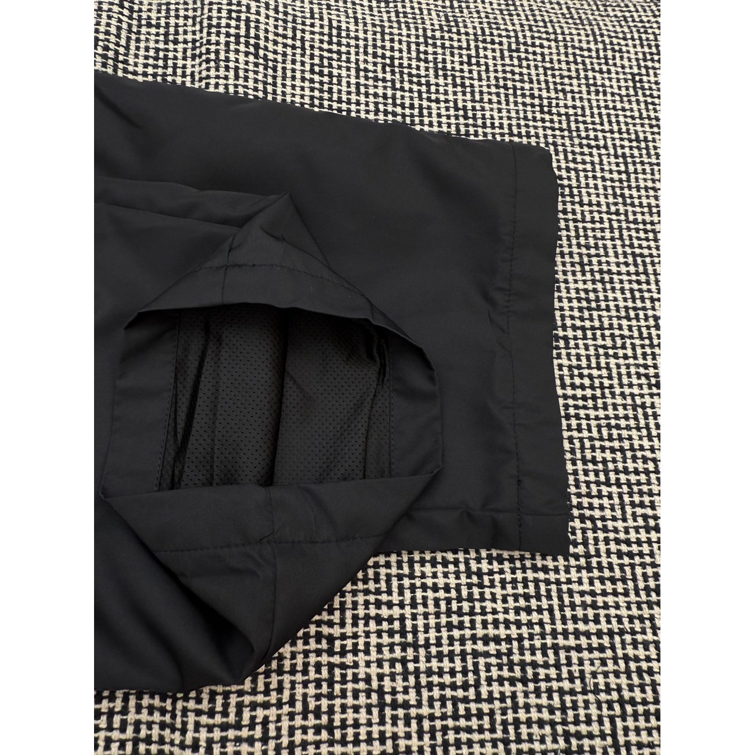 <p>Balenciaga FOOTBALL系列3B徽标刺绣运动长裤(黑)</p>