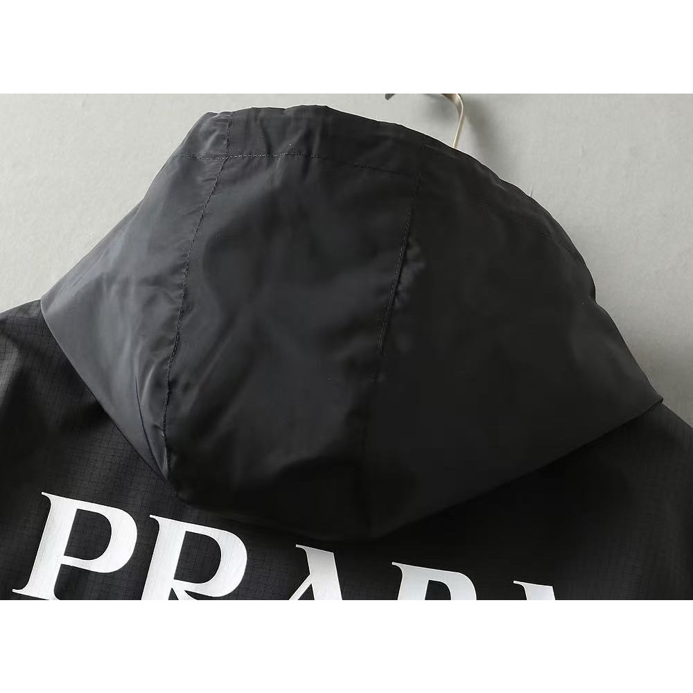 <p>PRADA&nbsp;男士夹克外套(800871)</p>