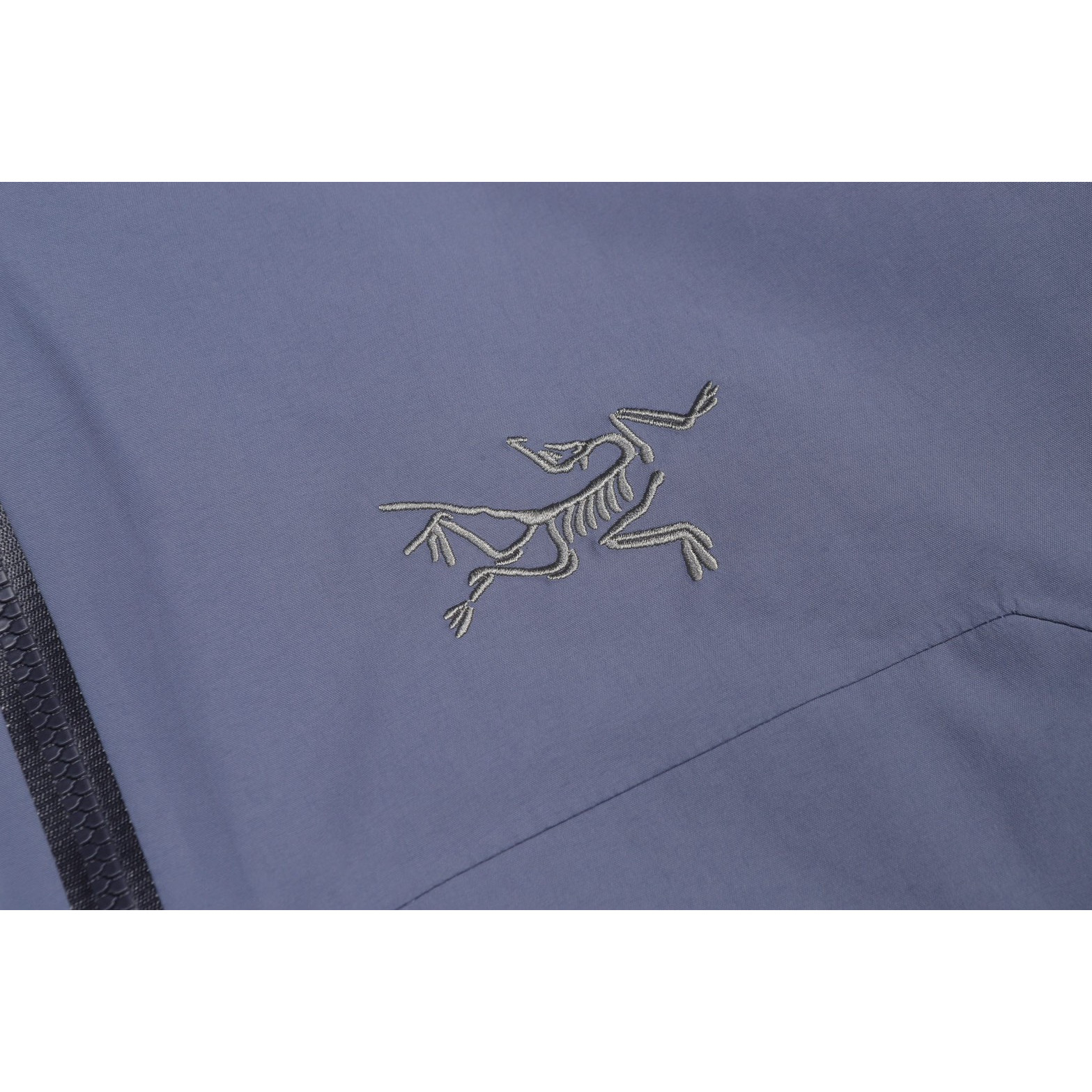 <p>Arc'teryx Bate SL 轻质透气连帽冲锋衣</p>