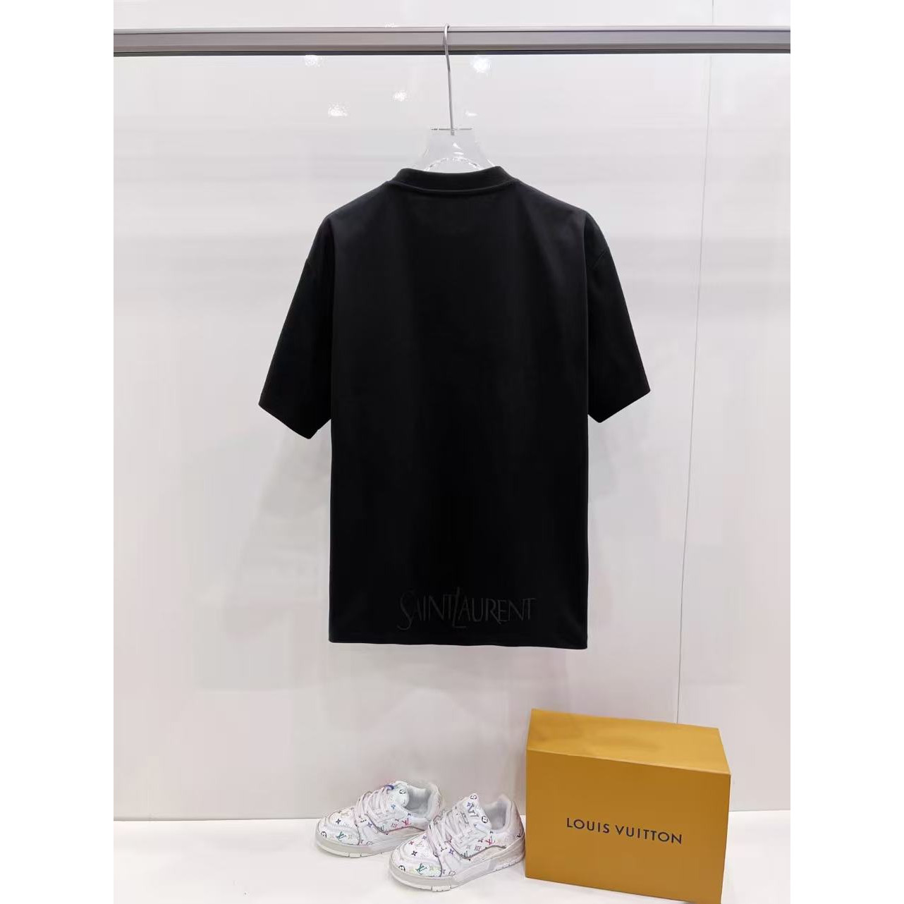 <p>YSL logo图案短袖(黑)</p>