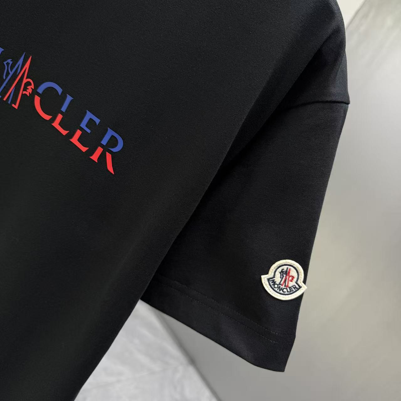 <p>Moncler 短袖T恤(黑)</p>
