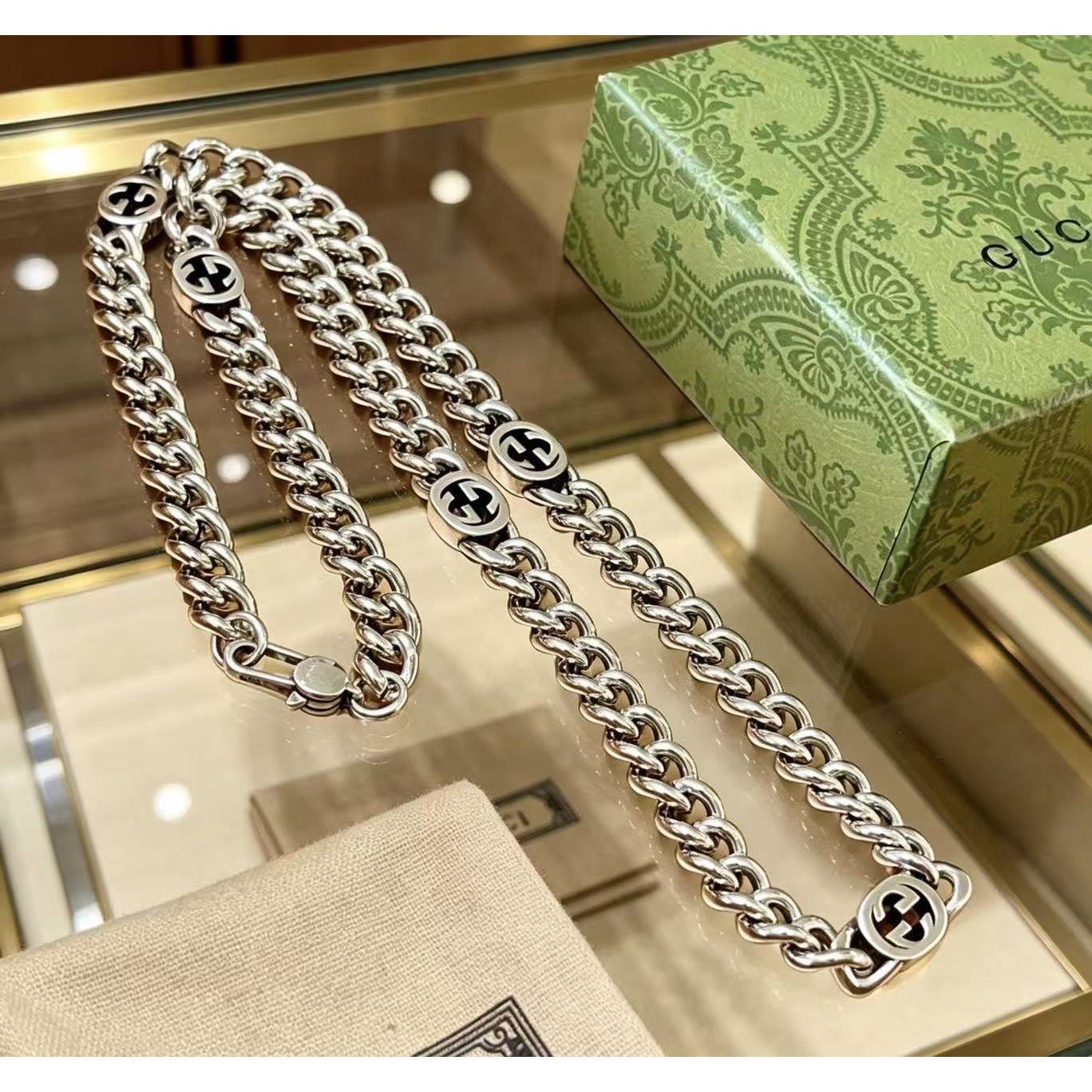 <p>GUCCI&nbsp;项链</p>