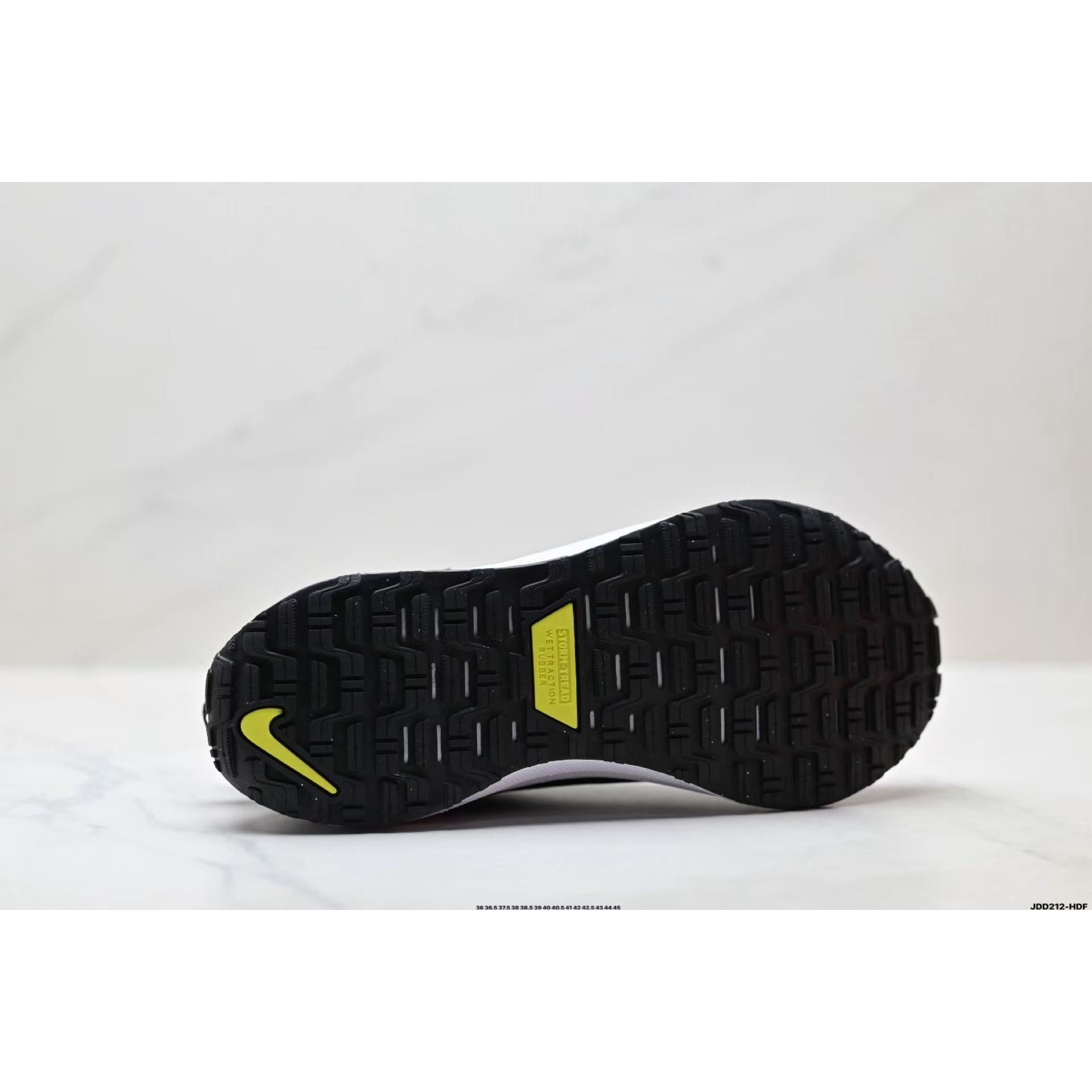 <p>&nbsp;NIKE REACTX INFINITY RN 4 GTX 马拉松跑鞋 (黑)</p>