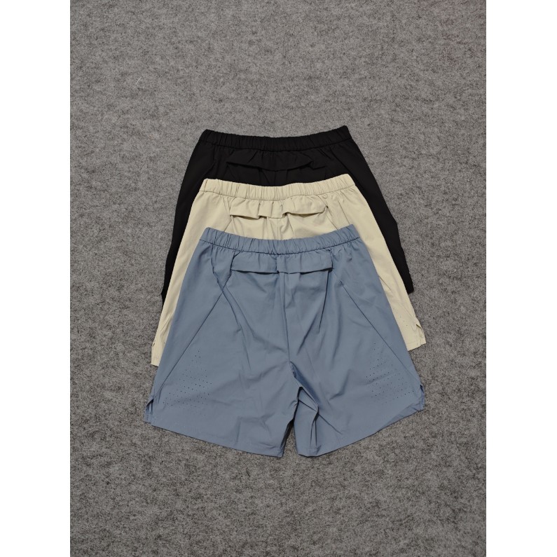 <p>DESCENTE 高端速乾短褲</p>