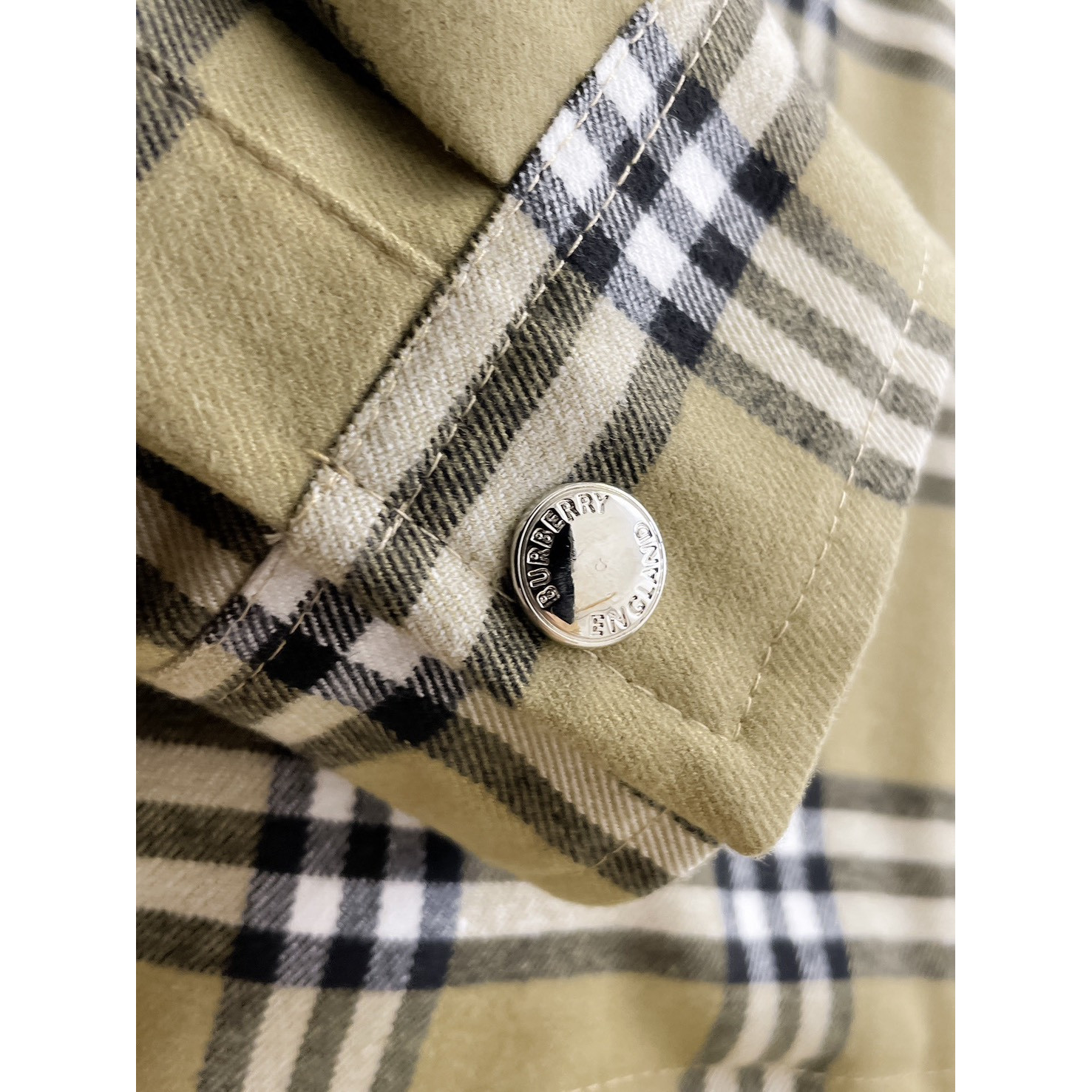<p>BURBERRY&nbsp;男士夹克外套</p>