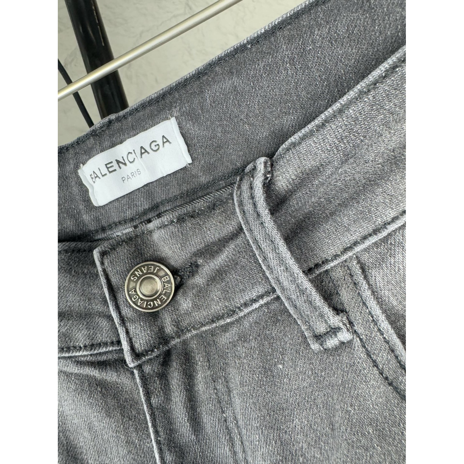 <p>Balenciaga 牛仔褲</p>