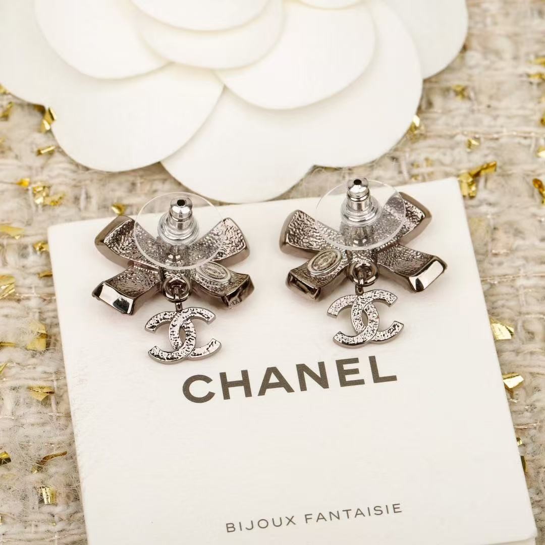 <p>CHANEL&nbsp;25B蝴蝶结耳环</p>