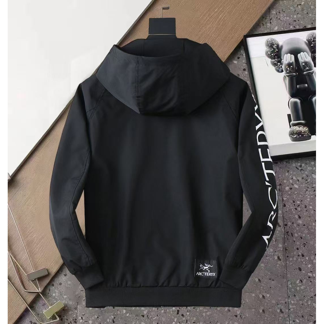 <p>Arc'teryx 男士夹克外套(黑)</p>