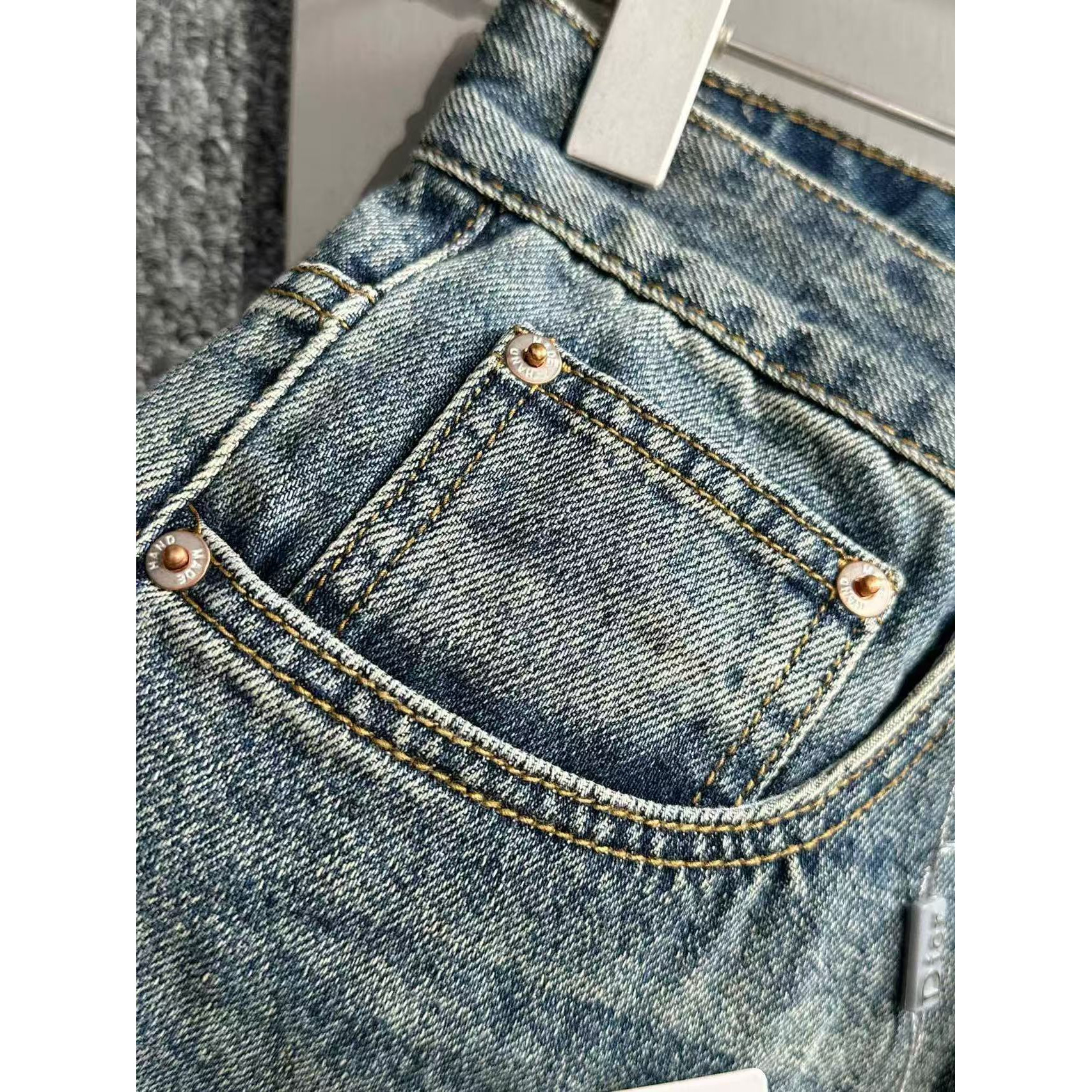 <p>DIOR&nbsp;四季款经典牛仔裤直筒长裤(藍)</p>