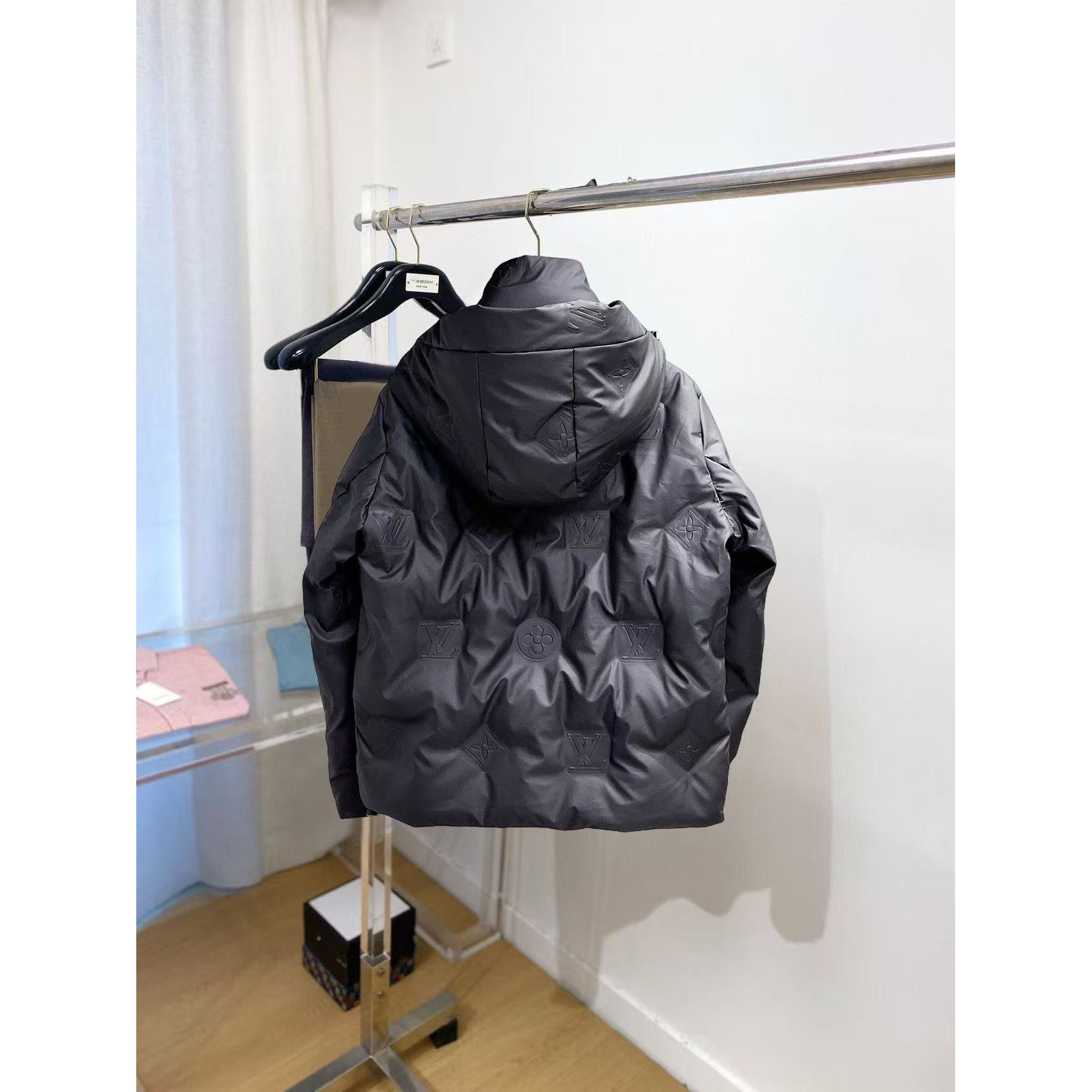 <p>LV 秋冬新款羽绒服(黑)</p>