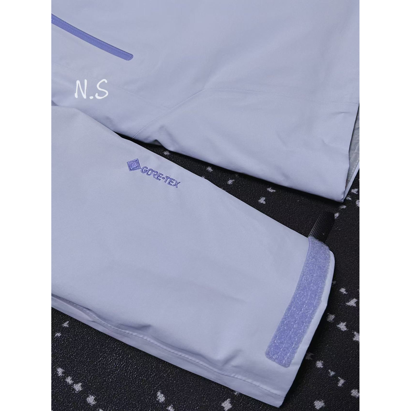 <p>Arc'teryx SL硬壳冲锋衣(沁雾紫)</p>