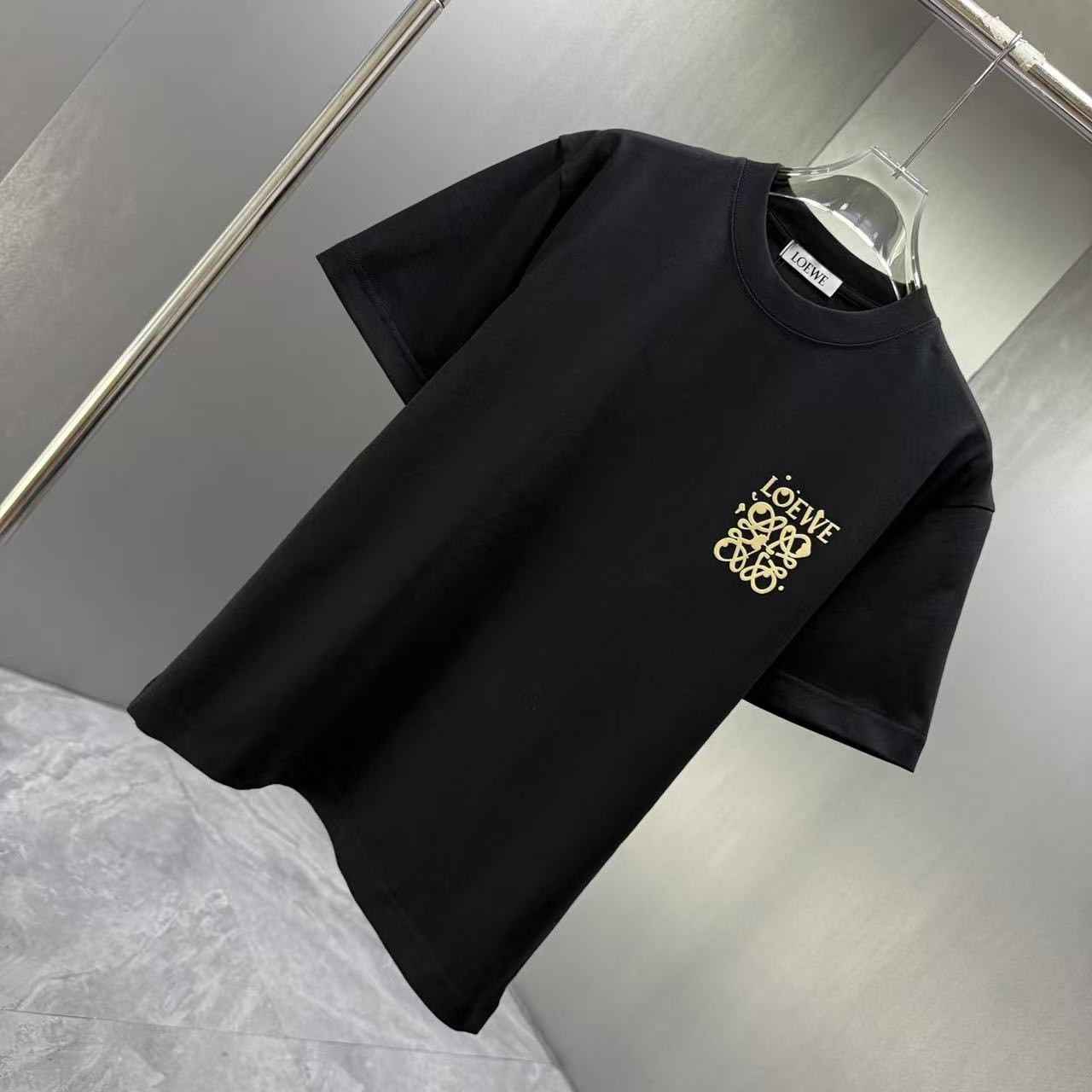 <p>Loewe 短袖T恤(黑)</p>