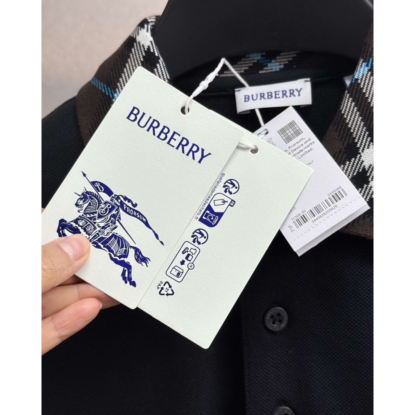 <p>BURBERRY 短袖翻领polo衫(黑)</p>