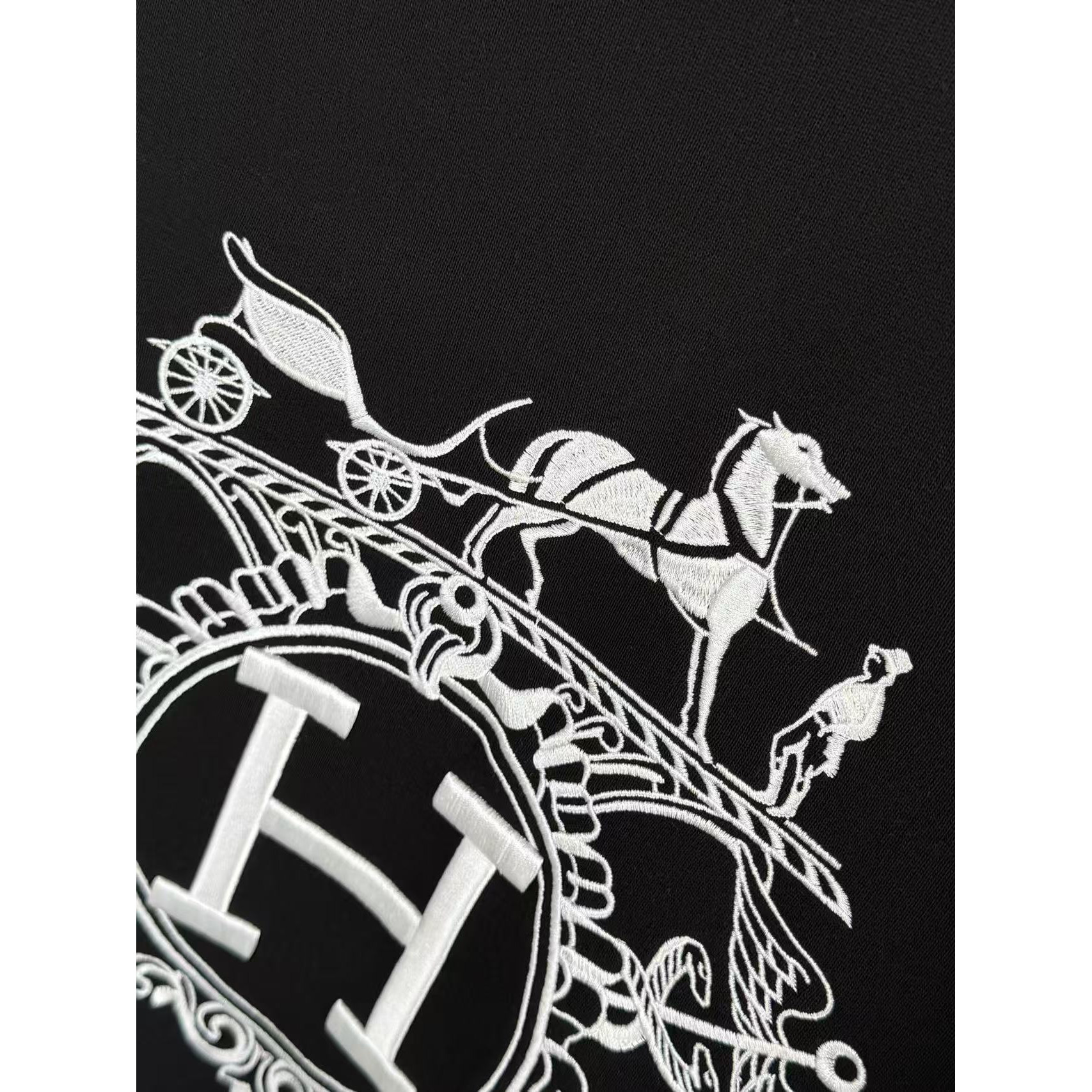 <p>Hermes 刺绣圆领卫衣(黑)</p>