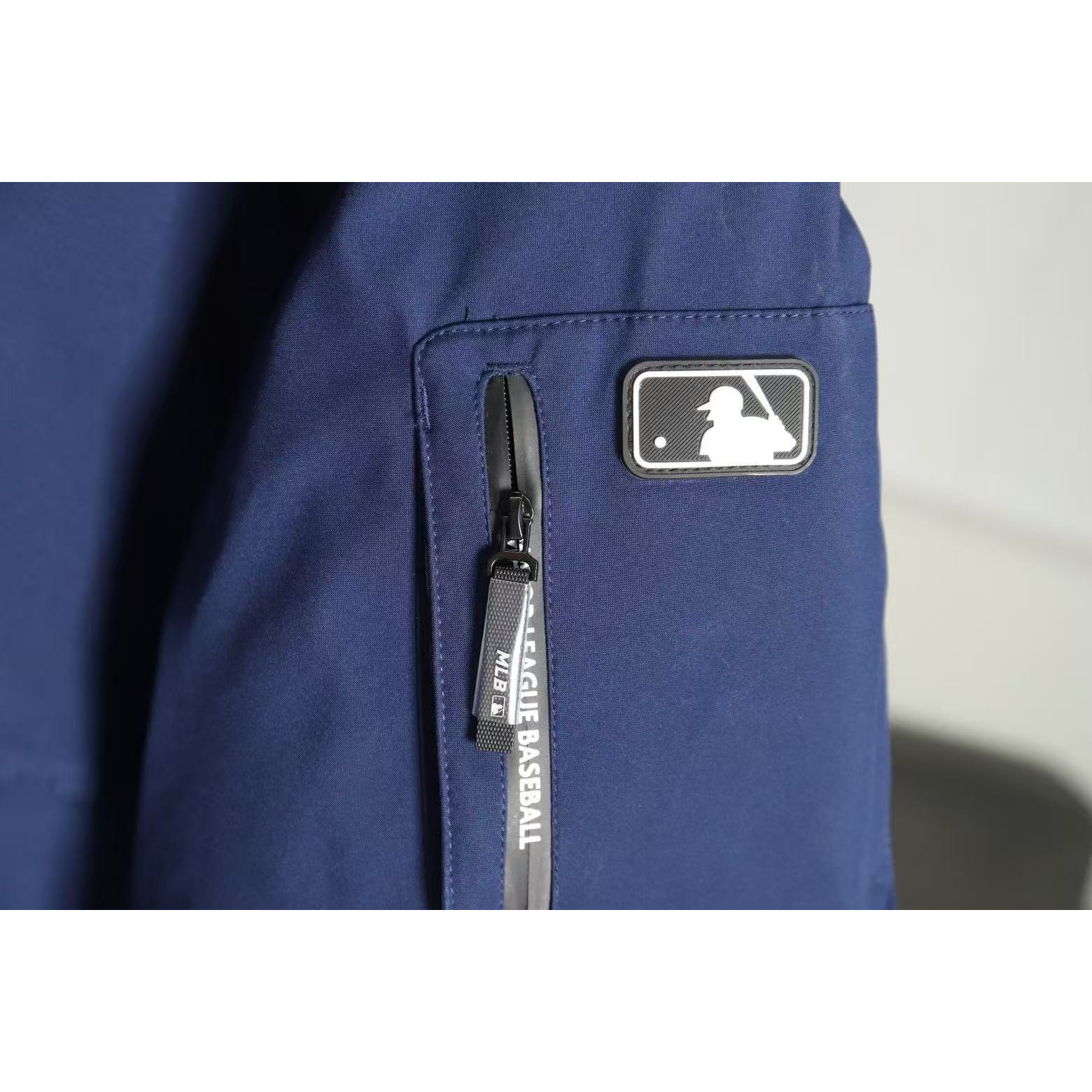 <p>MLB 工装大毛领羽绒服(淺藏青)</p>