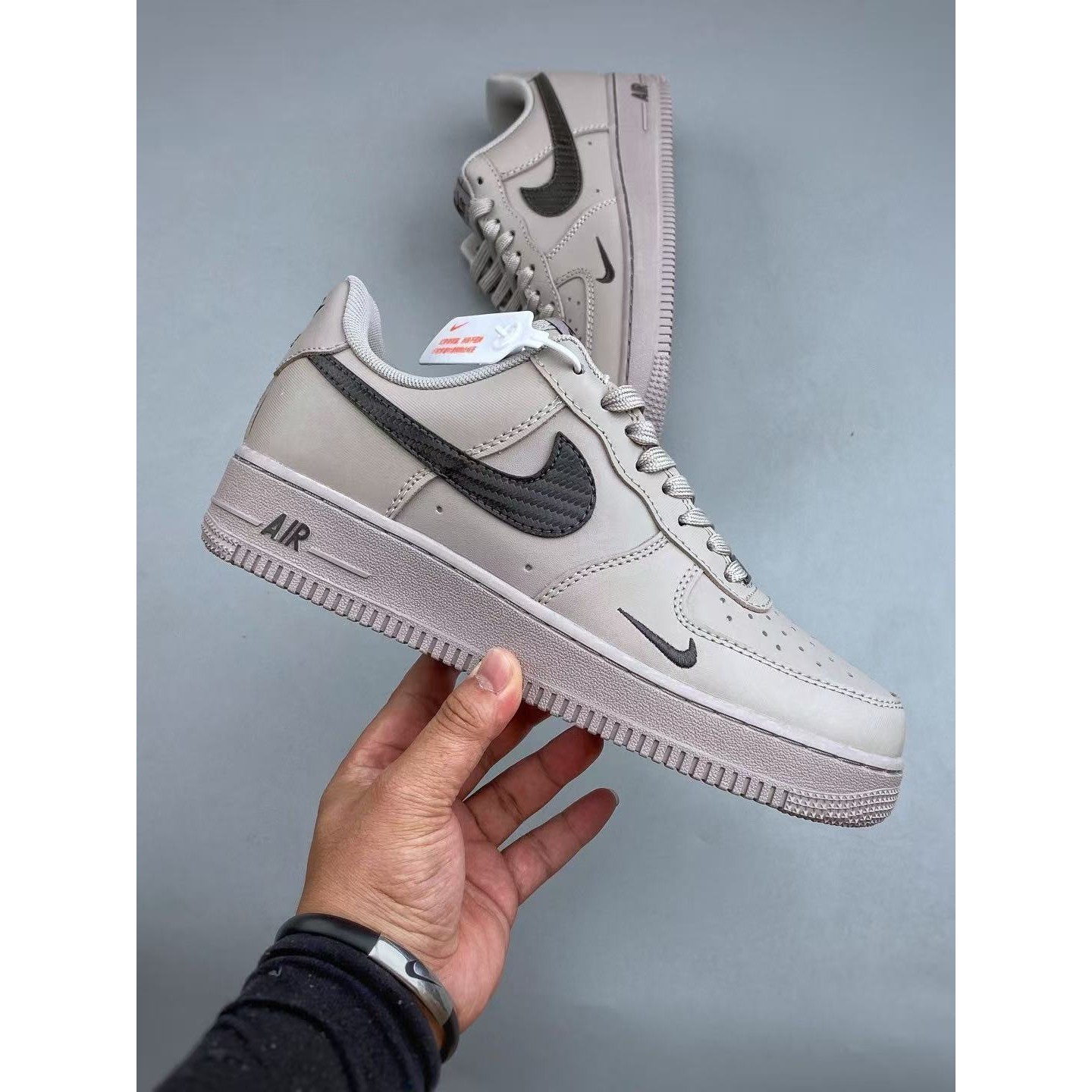 <p>NIKE AIR FORCE 1 LOW&nbsp; 运动鞋</p>