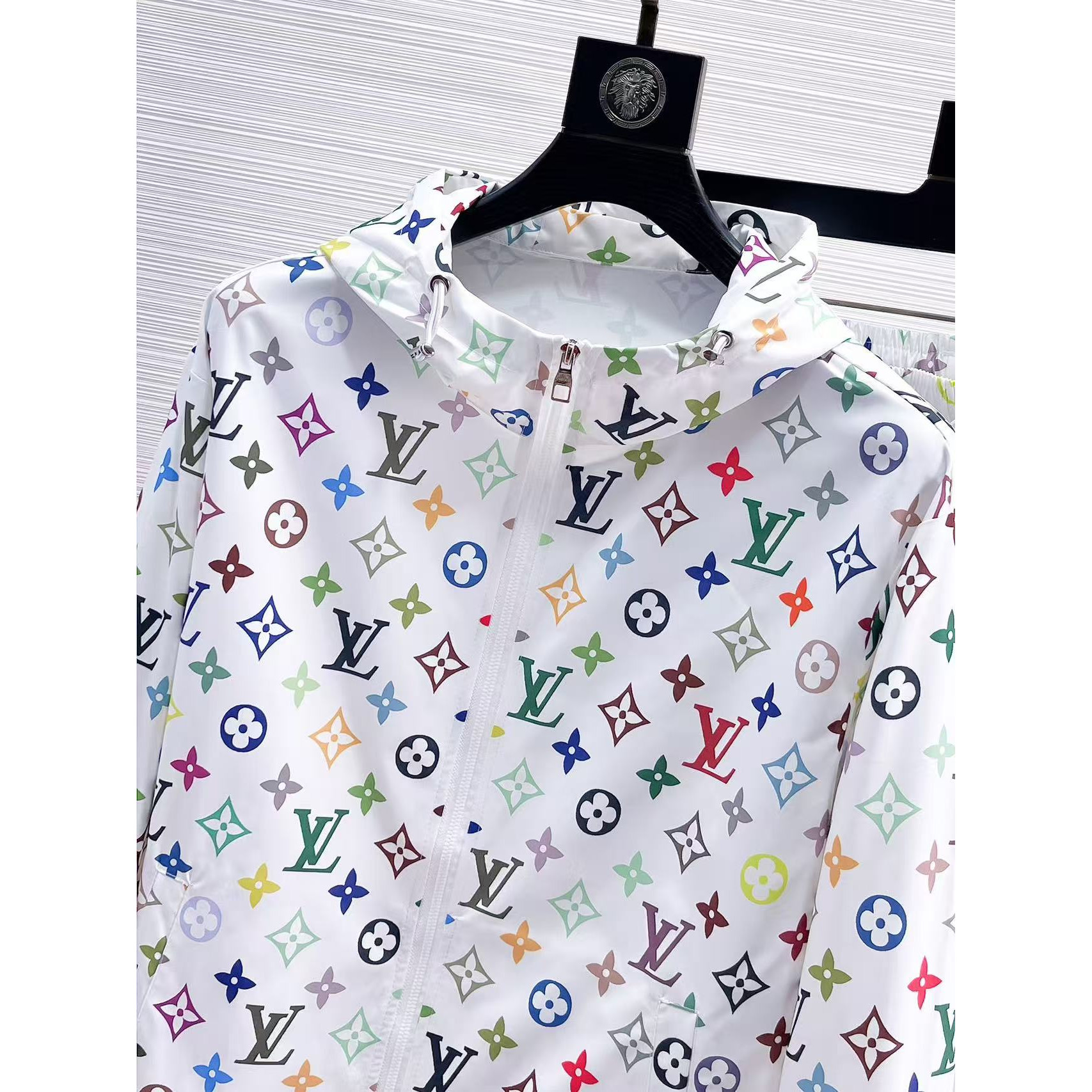<p>LV 夏季防晒衣短裤套装(811151)</p>