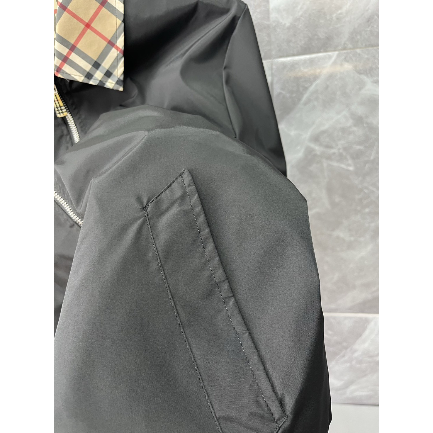 <p>BURBERRY 翻领夹克外套(黑)</p>