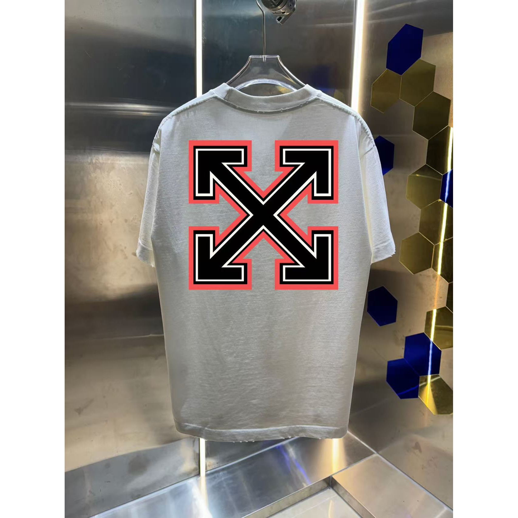 <p>OFF-white 洗水磨破短袖T恤(洗水白)</p>