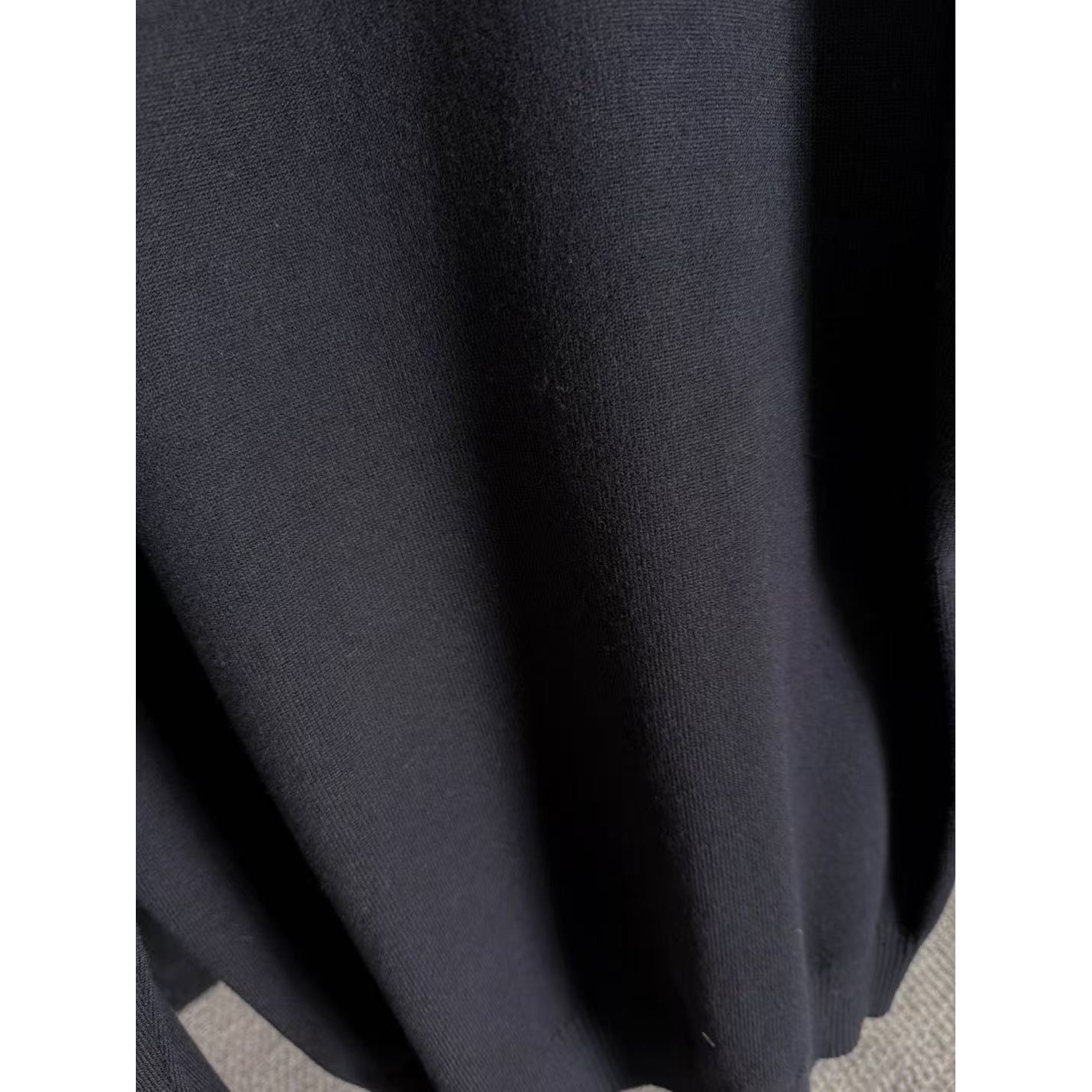 <p>HERMES 秋冬官网最新毛衣(黑)</p>