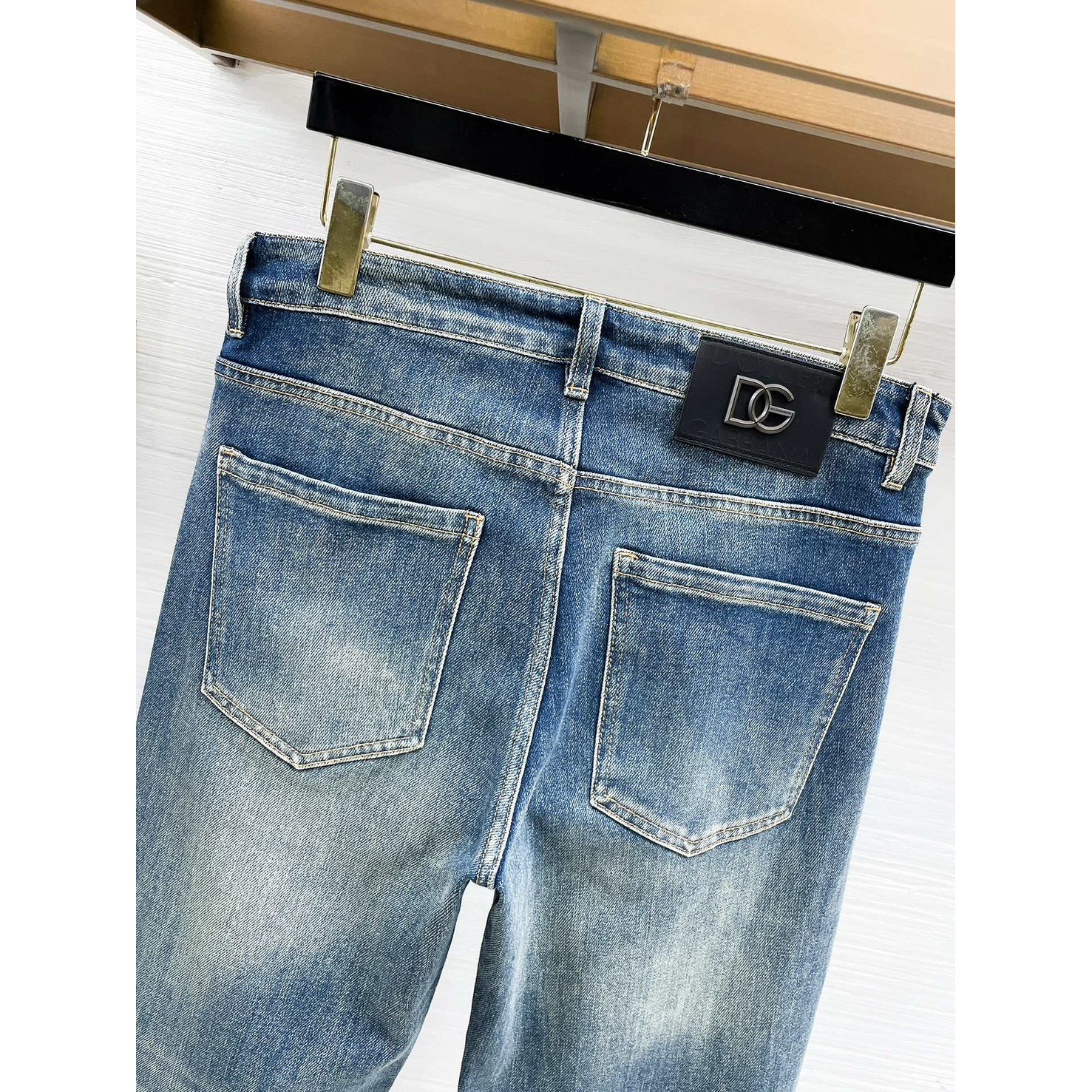<p>D&amp;G&nbsp;高品质牛仔裤</p>