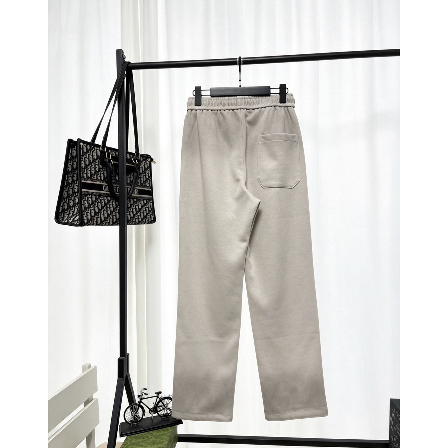 <p>&nbsp;Chrome Hearts&nbsp;休闲长裤</p>