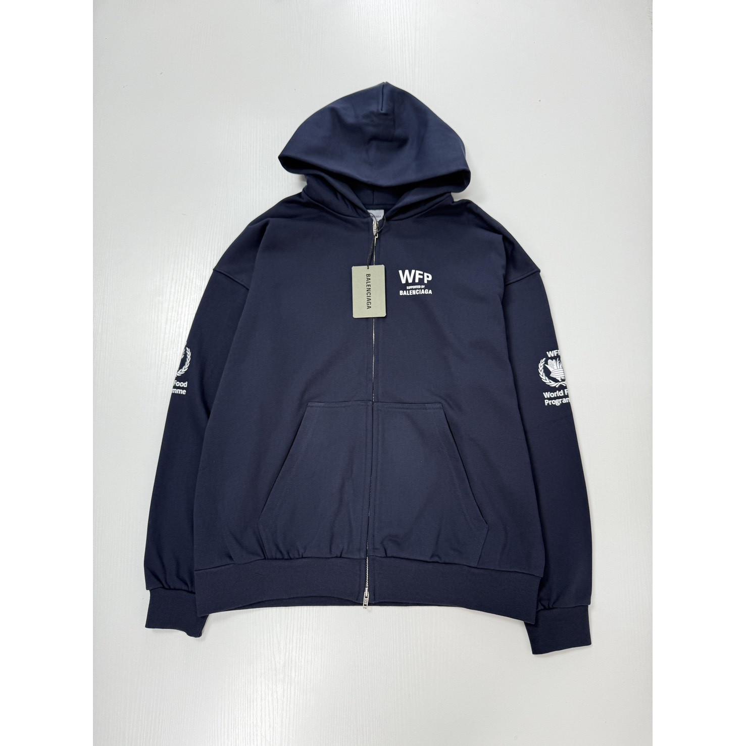 <p>Balenciaga WFP世界粮食计划署联名拉链卫衣(藍)</p>